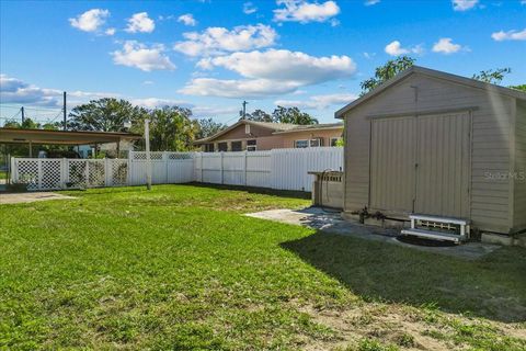 A home in AUBURNDALE