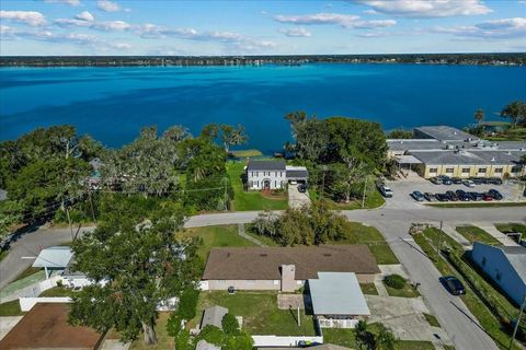 A home in AUBURNDALE