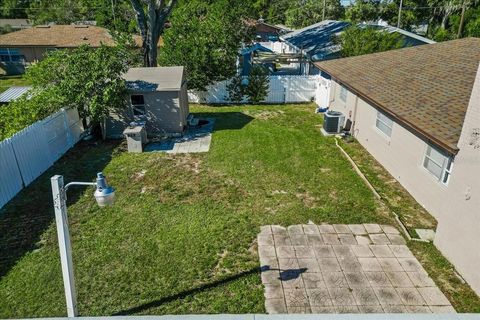 A home in AUBURNDALE