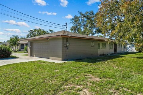 A home in AUBURNDALE