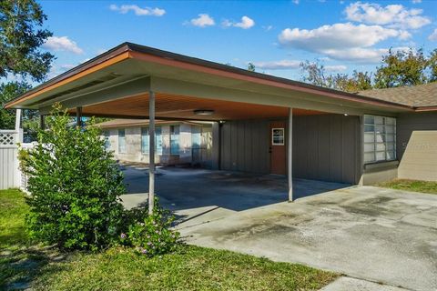 A home in AUBURNDALE