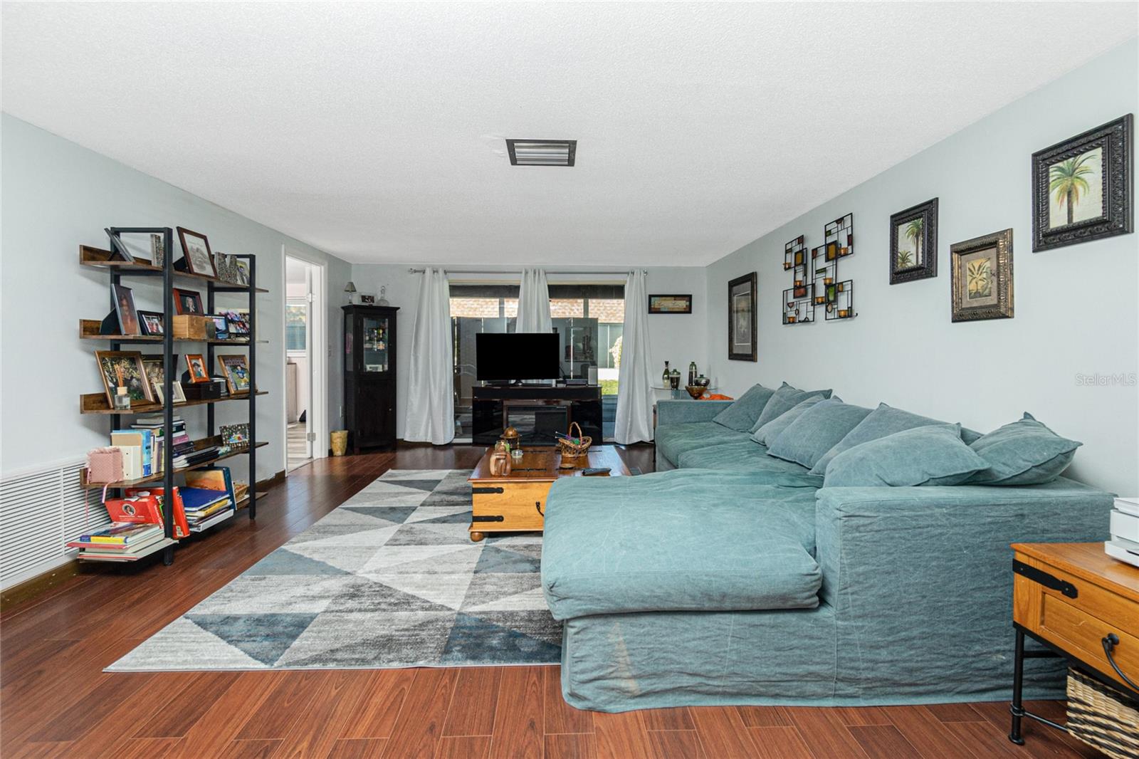 672 CIRCLEWOOD DRIVE V9
