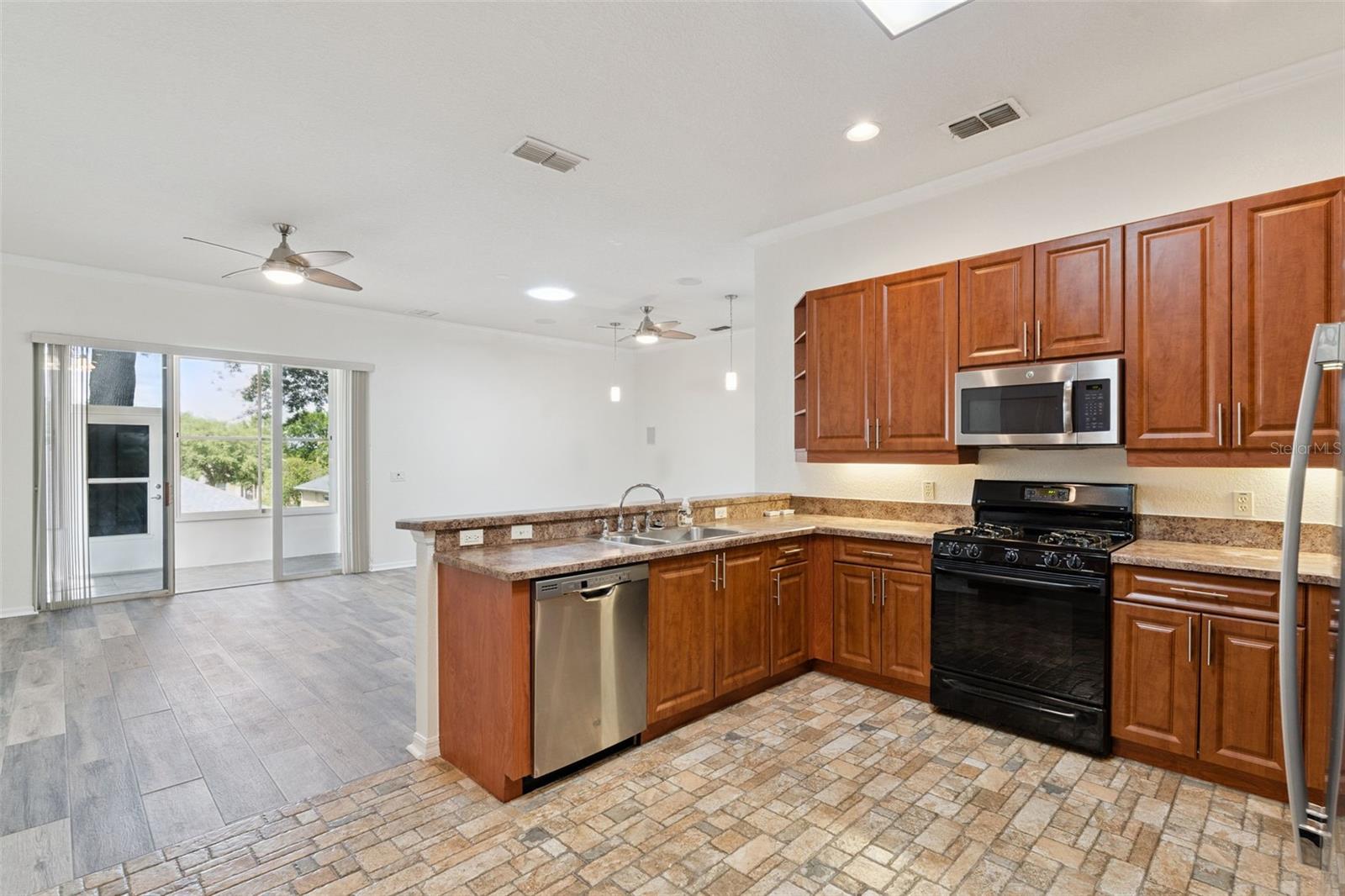 SUMMIT GREENS - Residential
