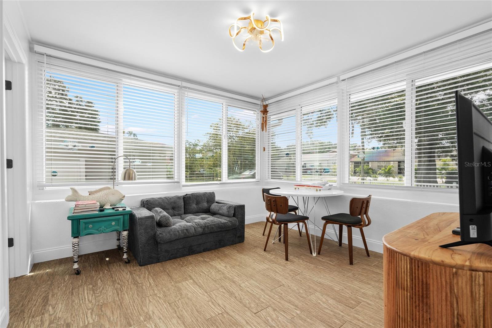 BURNS F J REALTY COS REV - Residential Lease