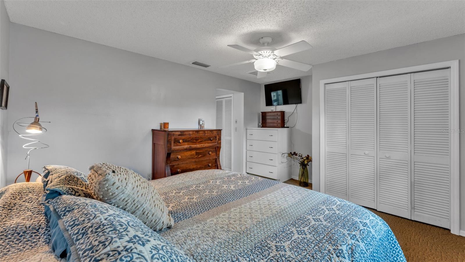 MEADOW VIEW ESTATES PB 68 PG 48 - Residential