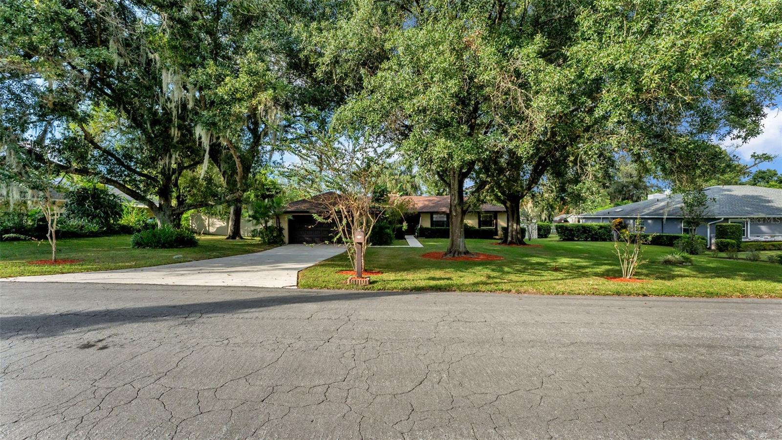 MEADOW VIEW ESTATES PB 68 PG 48 - Residential