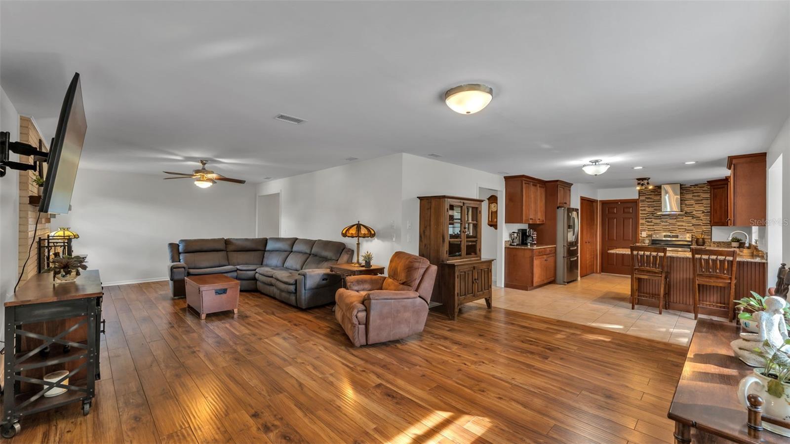 MEADOW VIEW ESTATES PB 68 PG 48 - Residential