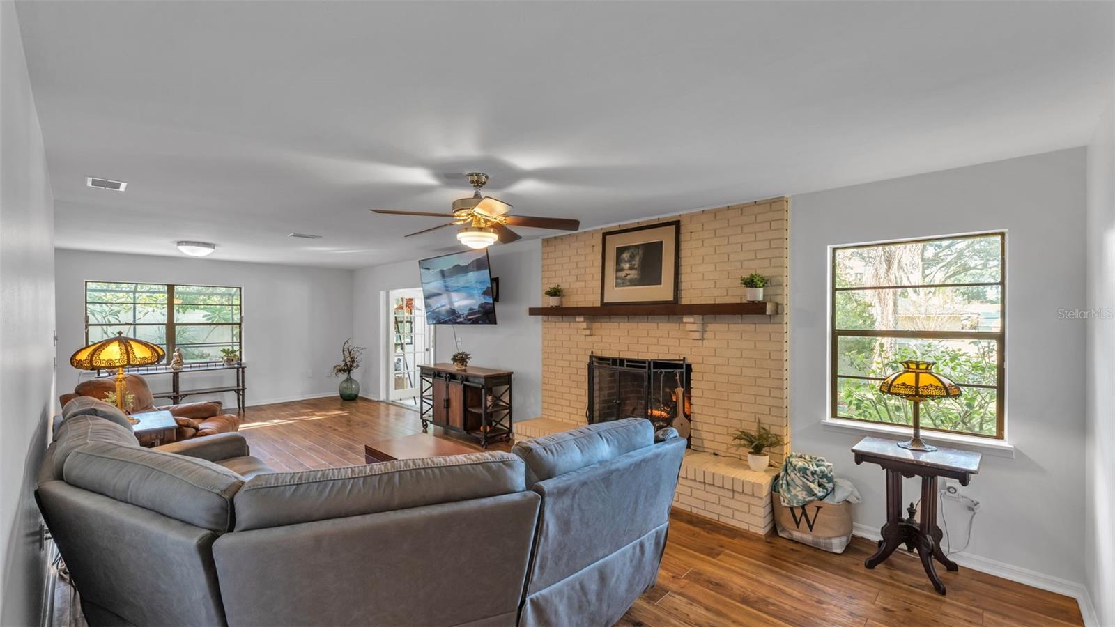 MEADOW VIEW ESTATES PB 68 PG 48 - Residential