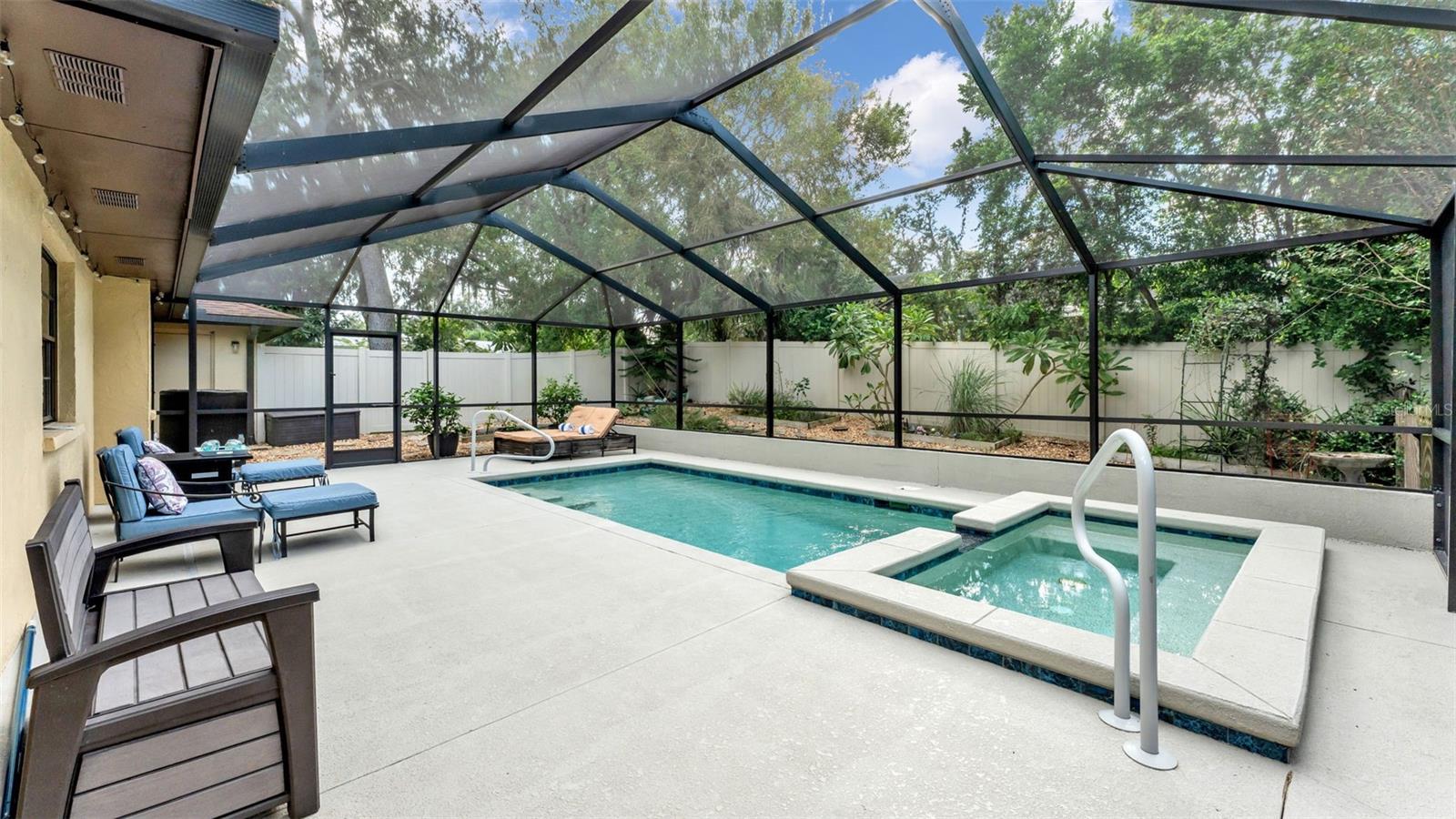 MEADOW VIEW ESTATES PB 68 PG 48 - Residential