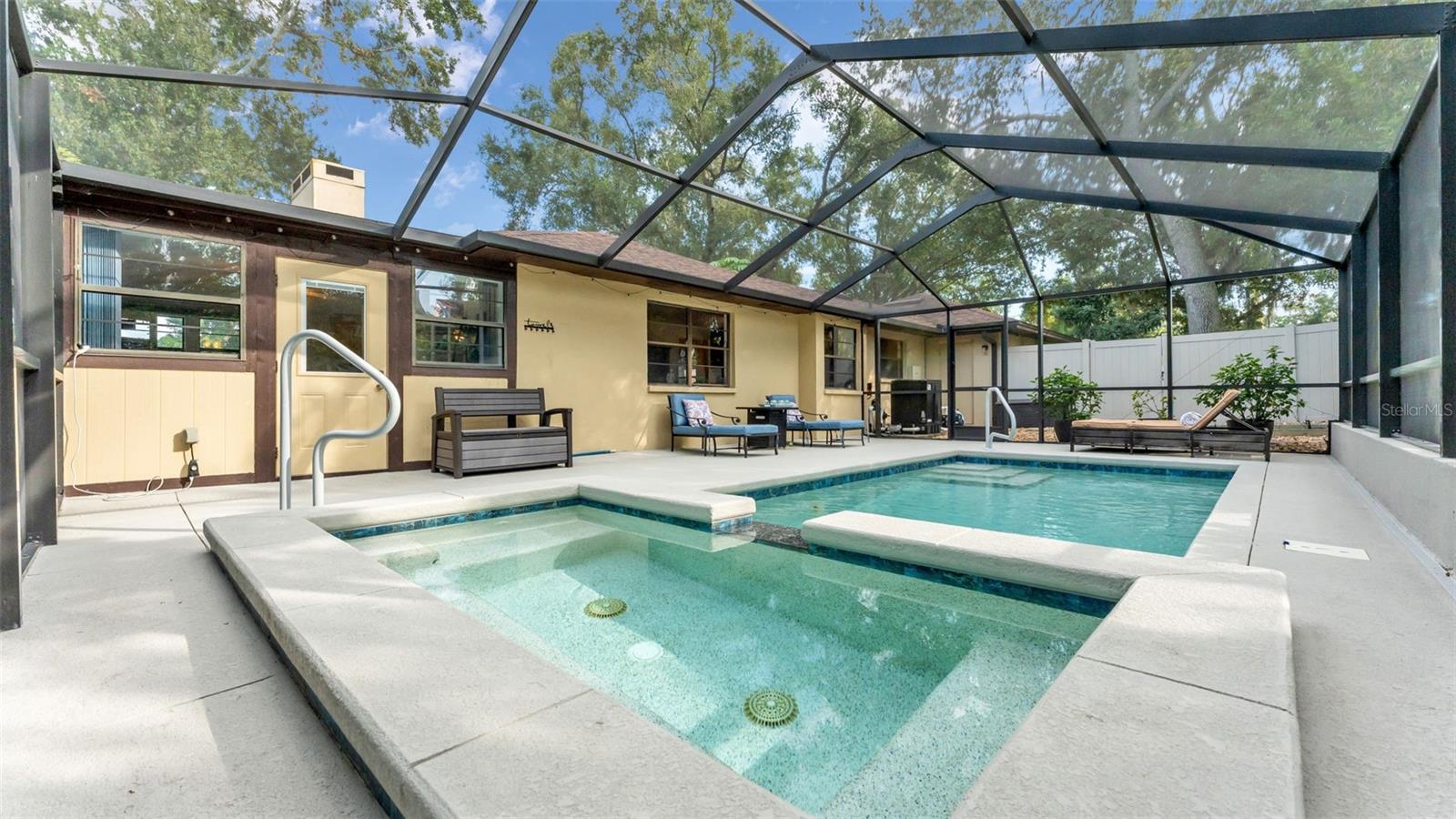 MEADOW VIEW ESTATES PB 68 PG 48 - Residential