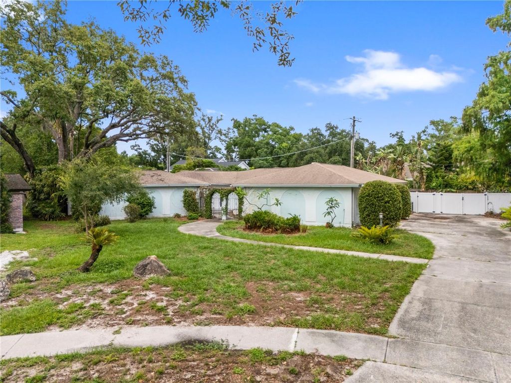 Photo of 10309 Reclinata Lane, Tampa, FL 33618 (MLS # TB8512423)