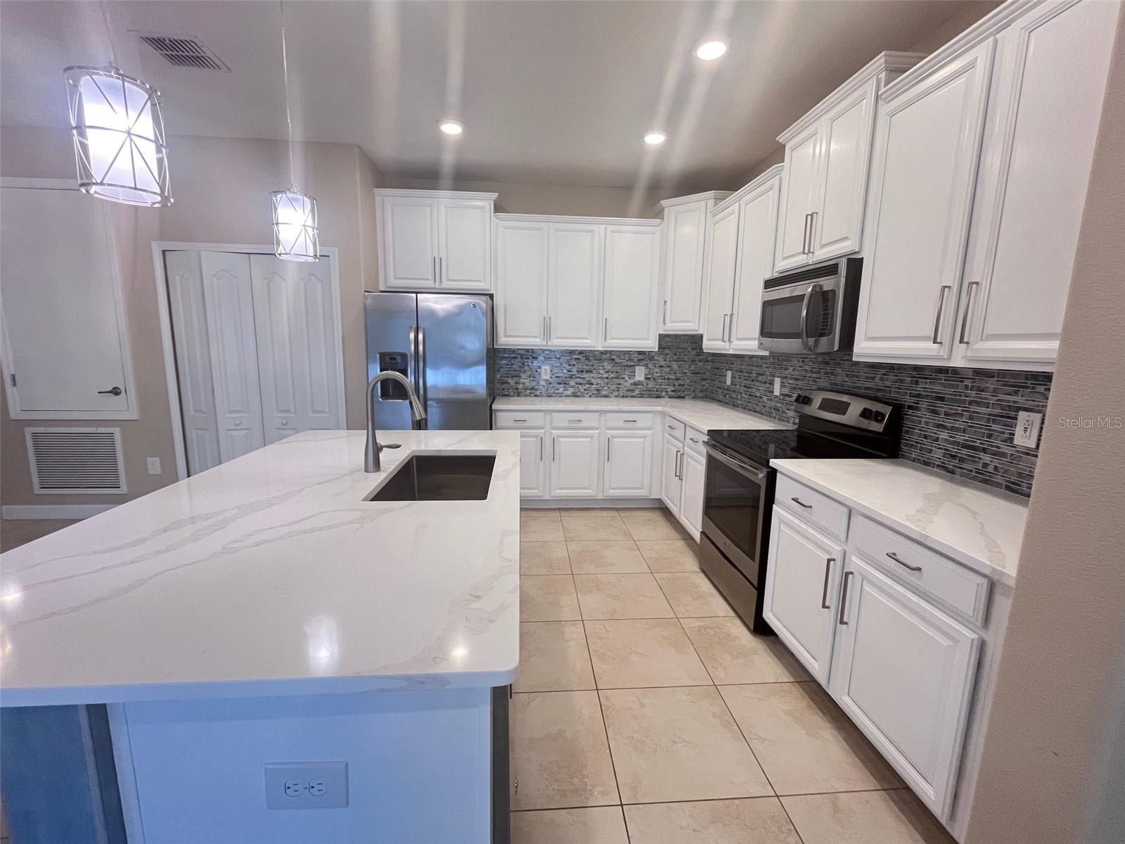 SIGNATURE LAKES PH 3B-4, 3B-5 & - Residential Lease