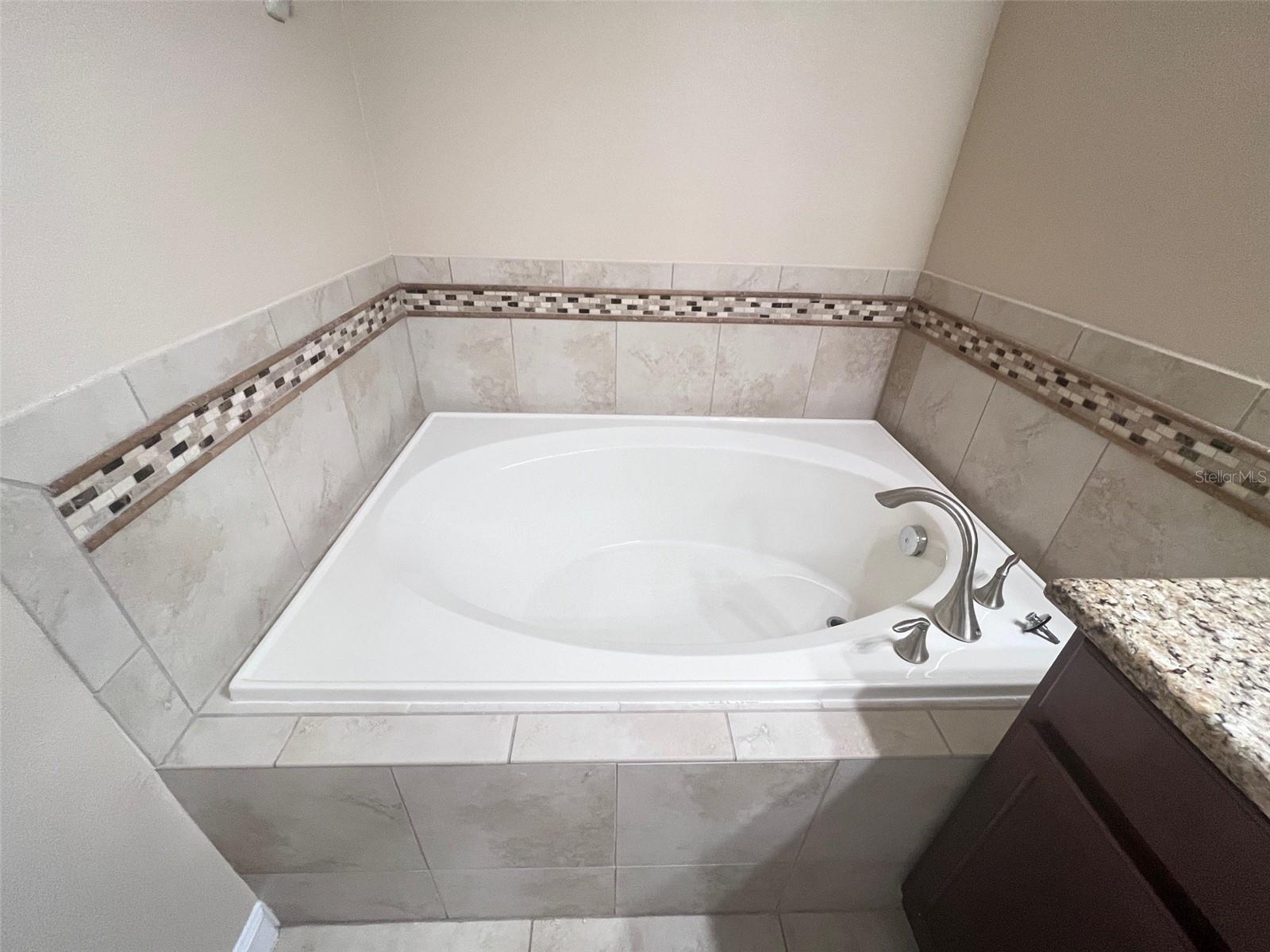 SIGNATURE LAKES PH 3B-4, 3B-5 & - Residential Lease