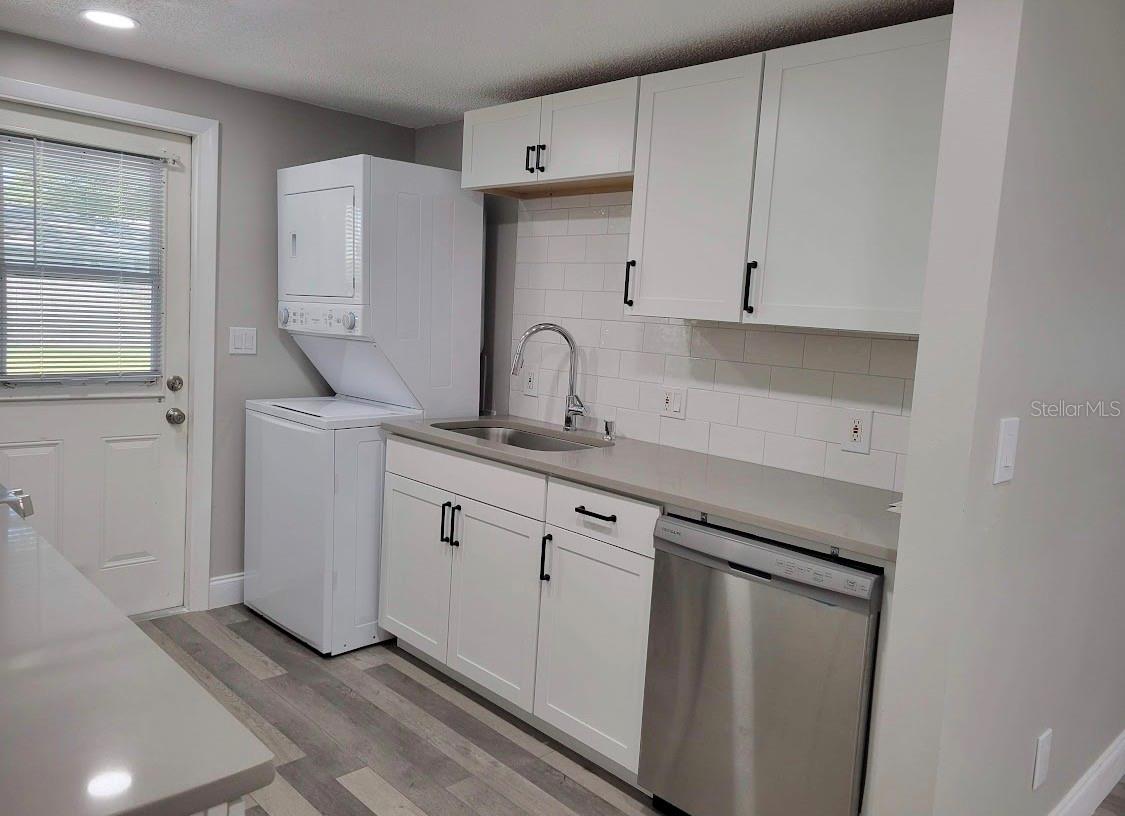 PALM BREEZE ESTATES SUB - Residential Lease