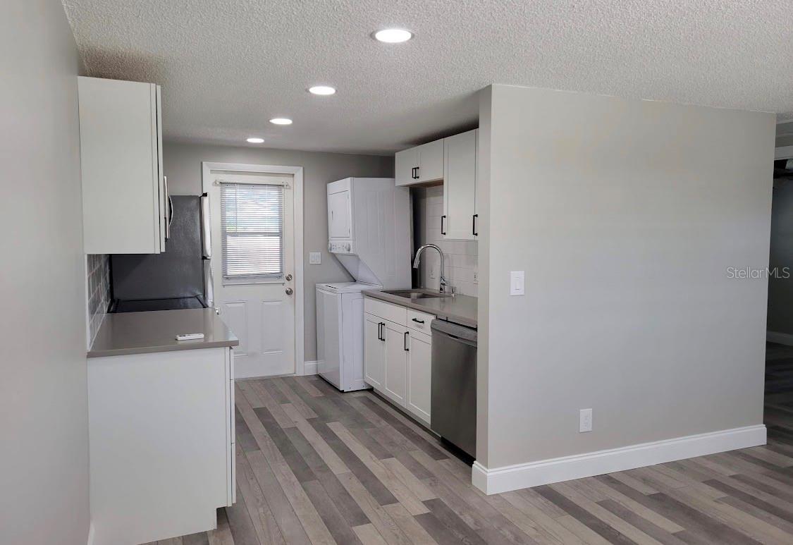 PALM BREEZE ESTATES SUB - Residential Lease