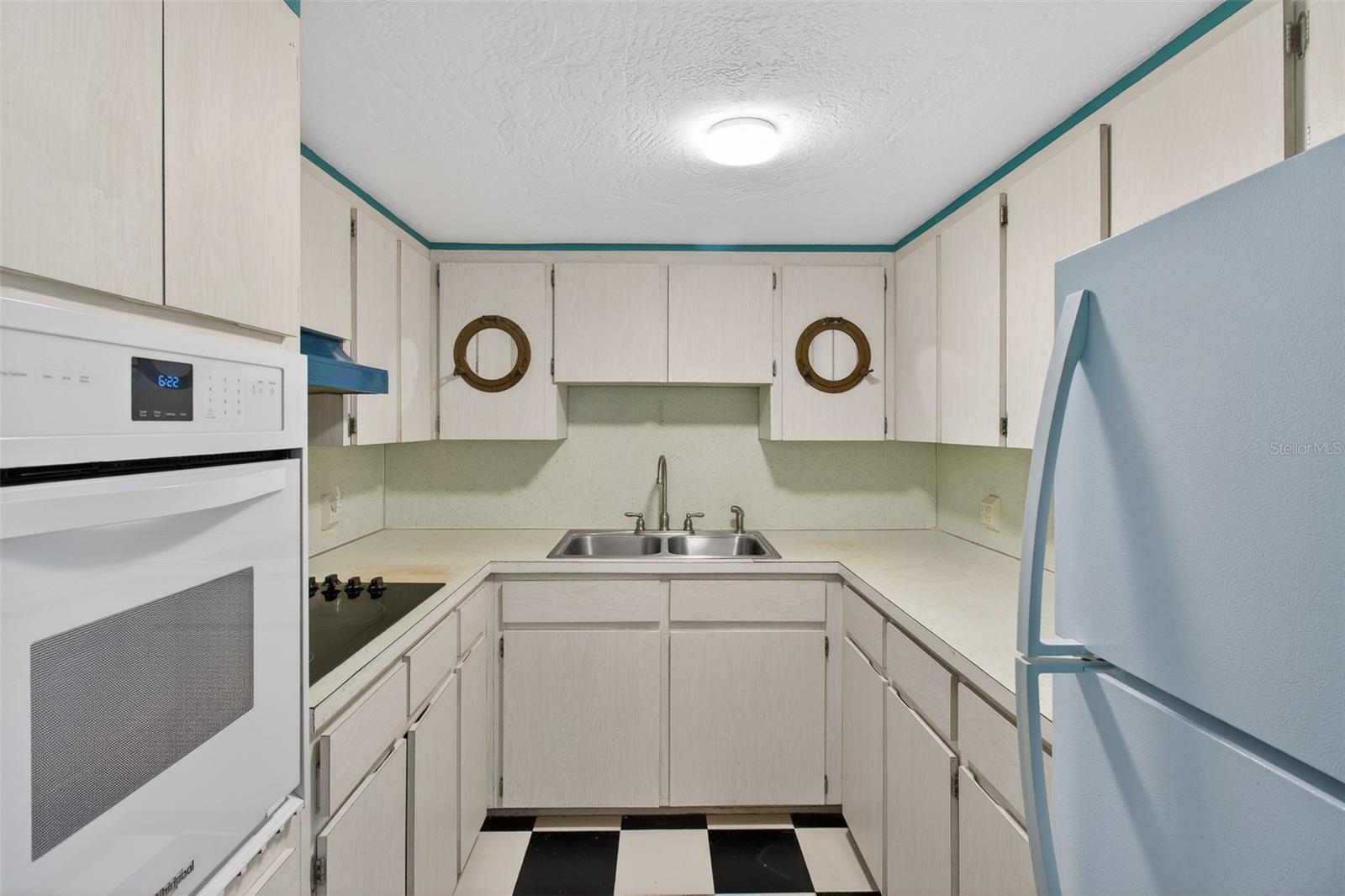 ON TOP OF THE WORLD - Residential