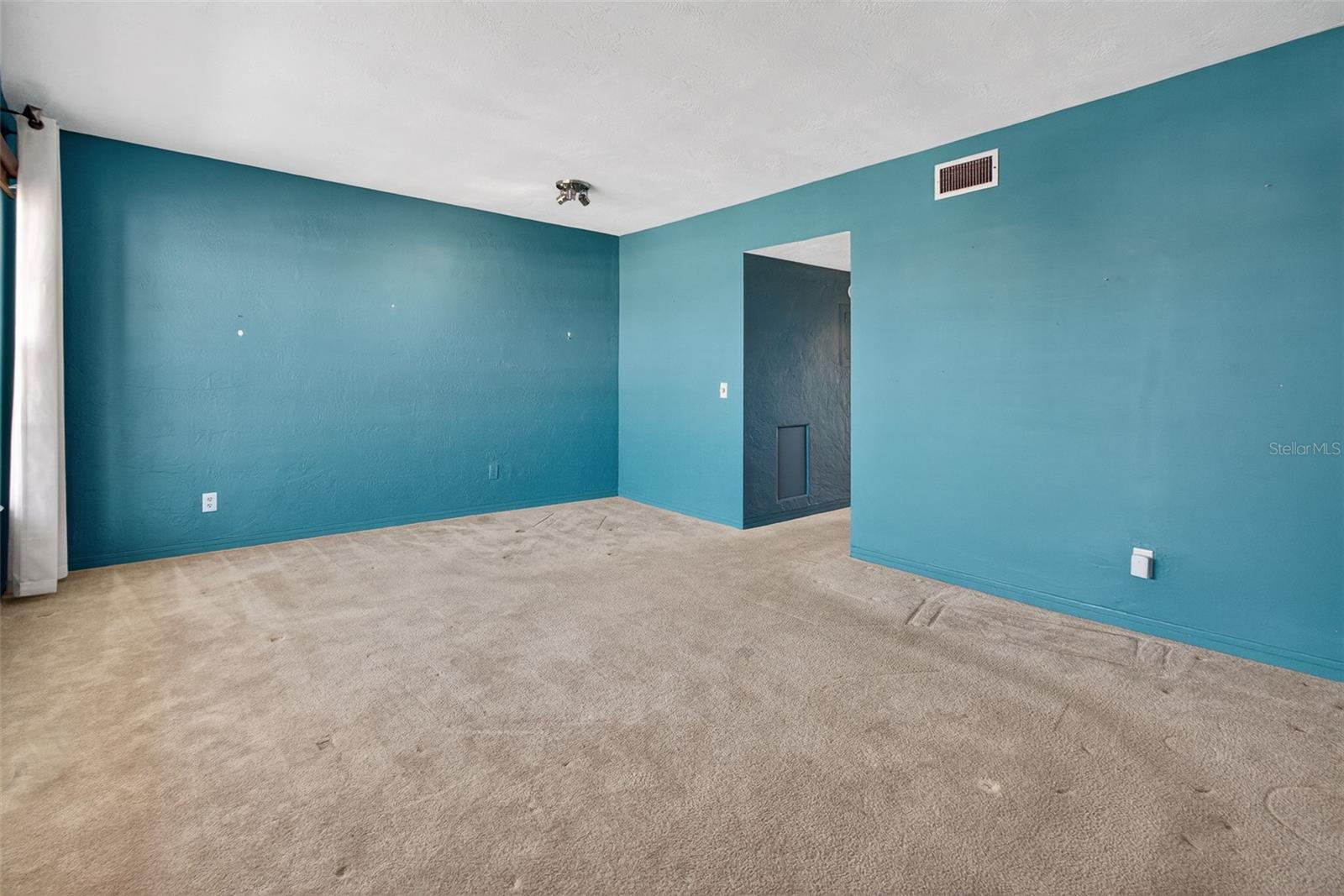 ON TOP OF THE WORLD - Residential