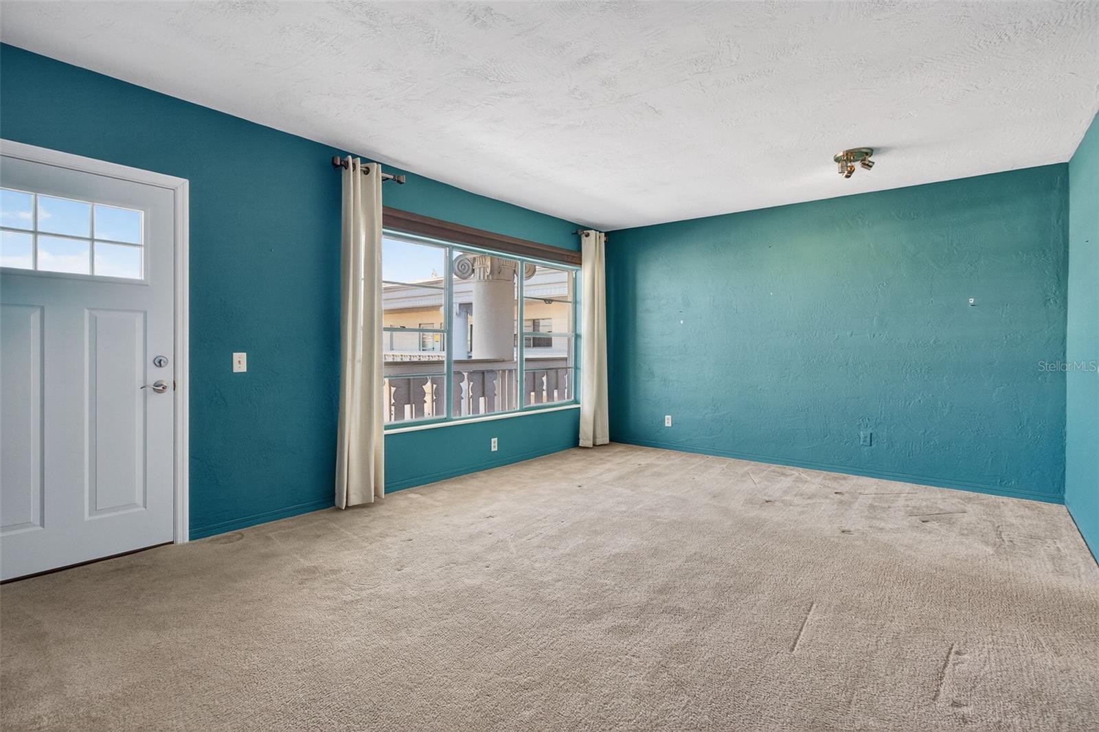 ON TOP OF THE WORLD - Residential