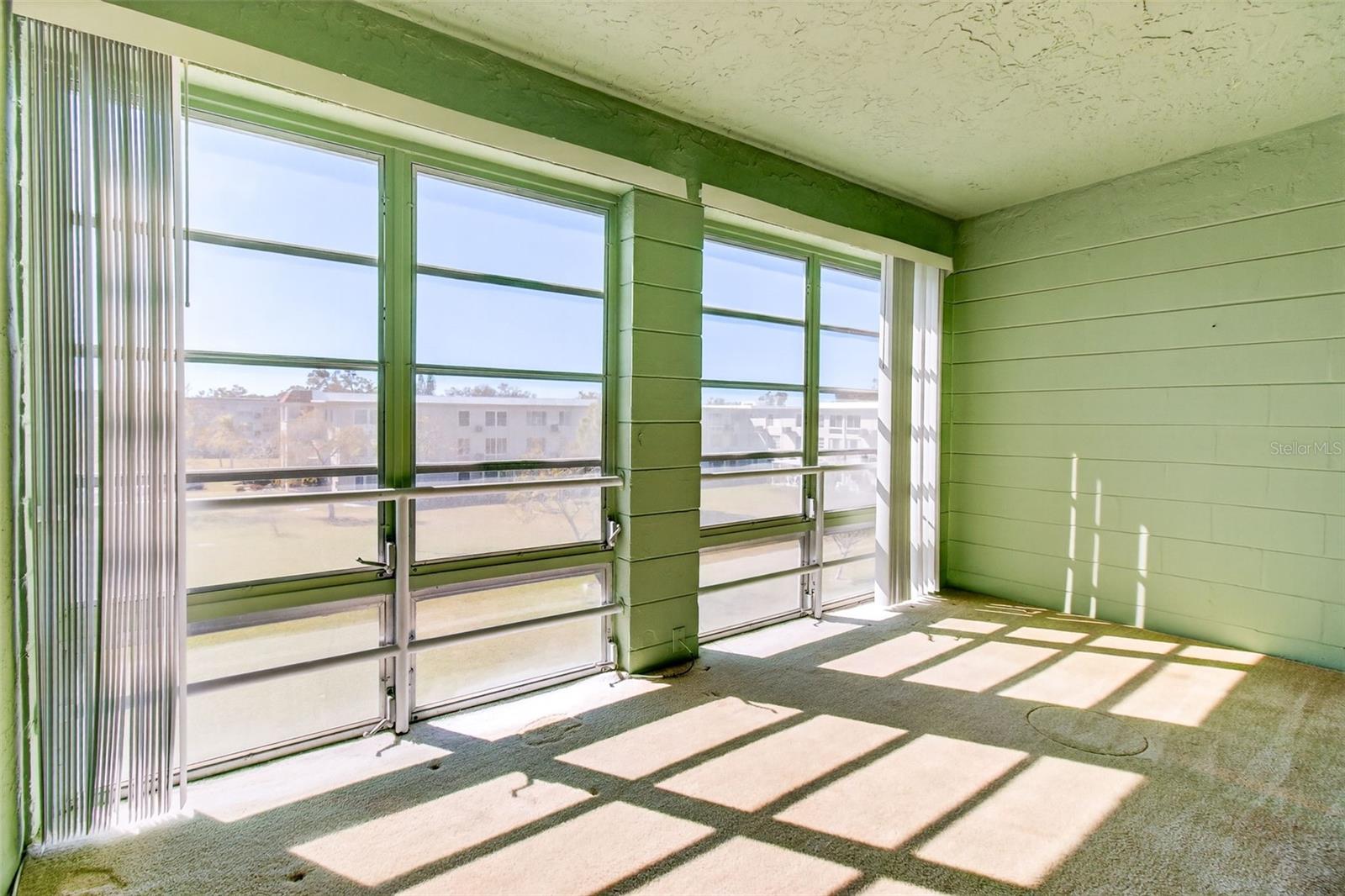 ON TOP OF THE WORLD - Residential