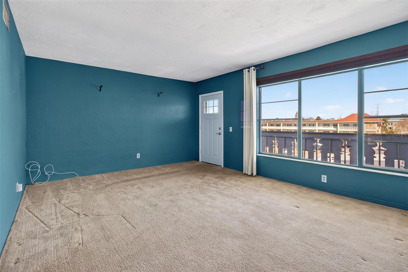 ON TOP OF THE WORLD - Residential