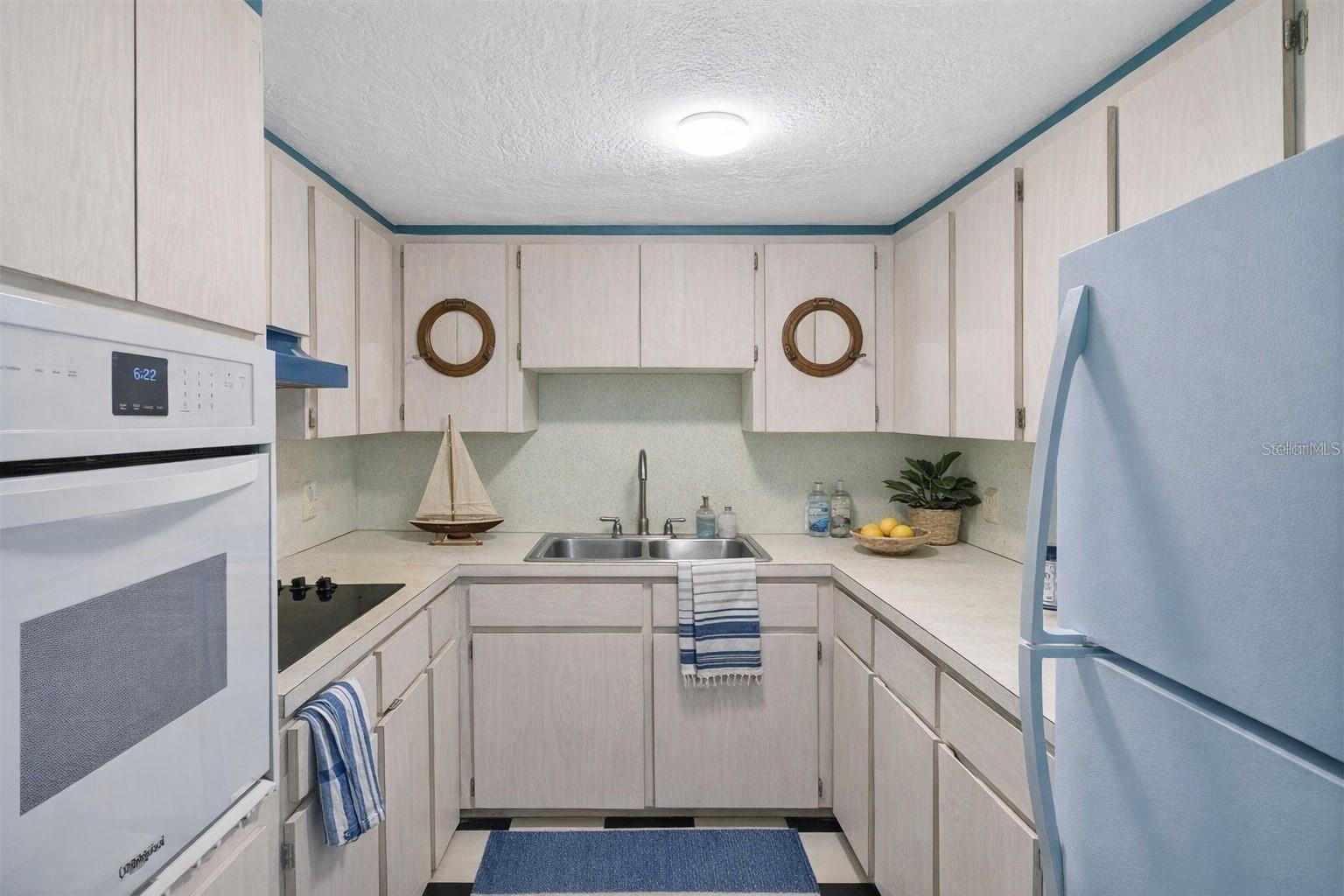 ON TOP OF THE WORLD - Residential