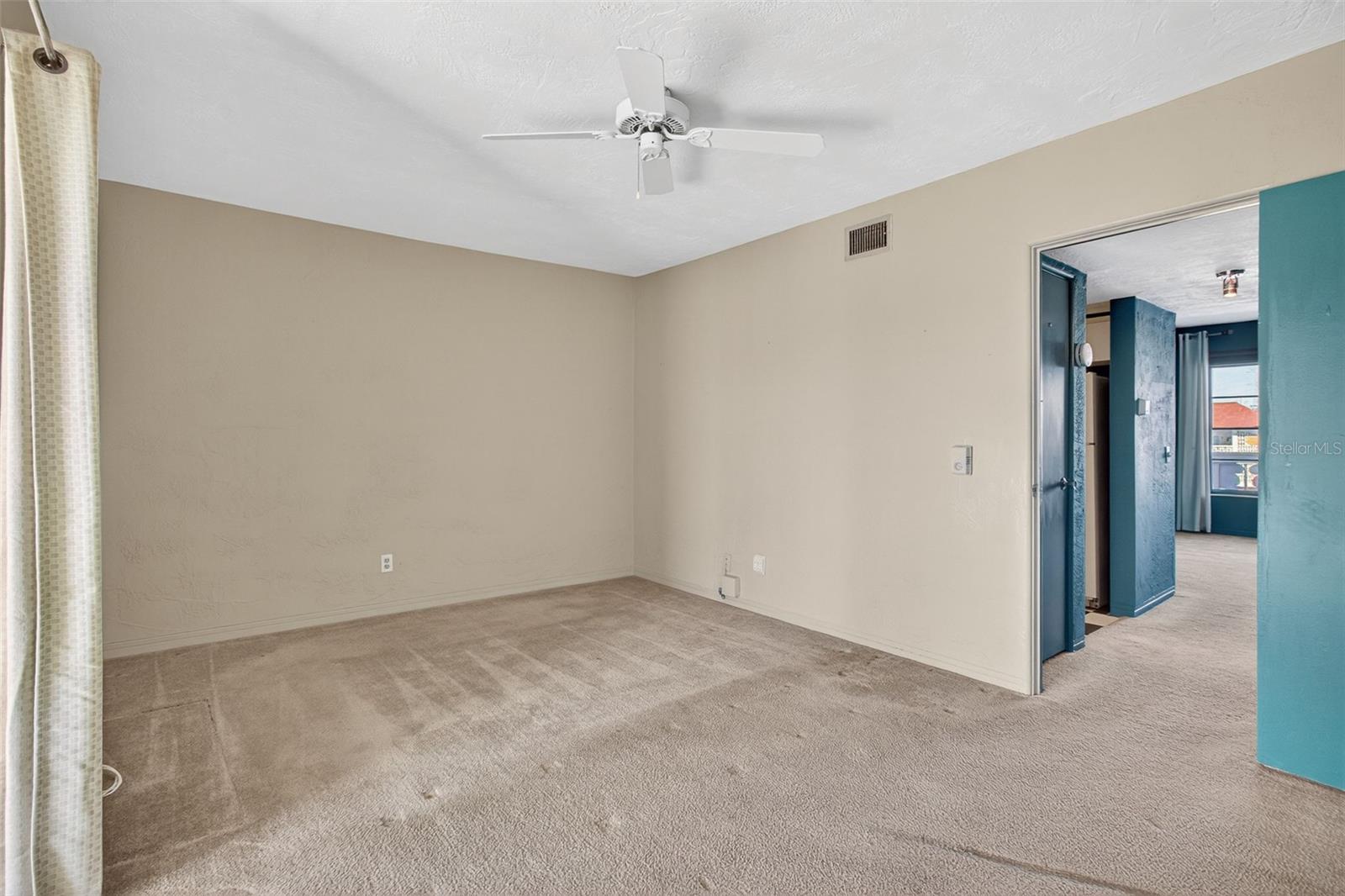 ON TOP OF THE WORLD - Residential