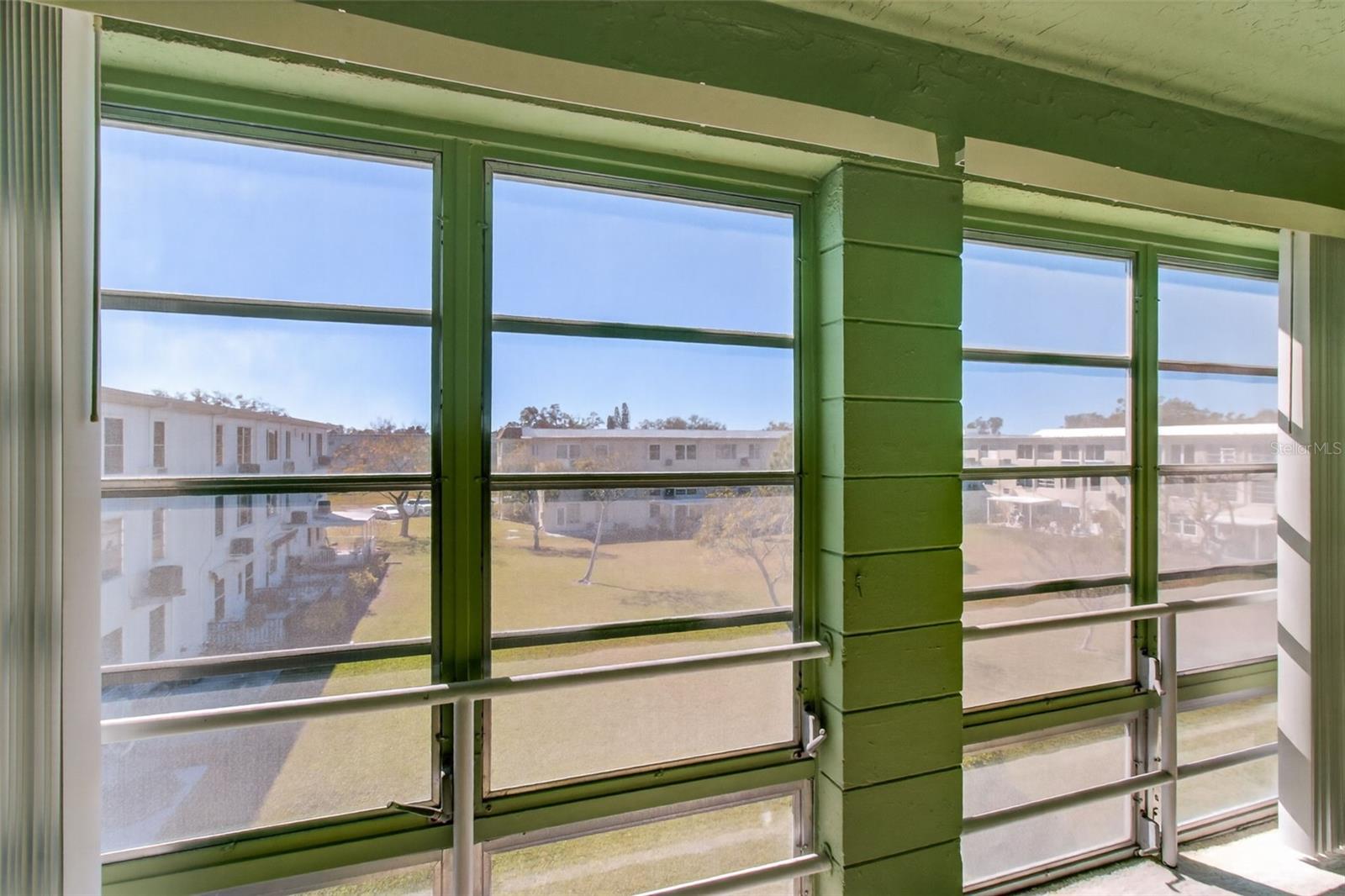 ON TOP OF THE WORLD - Residential