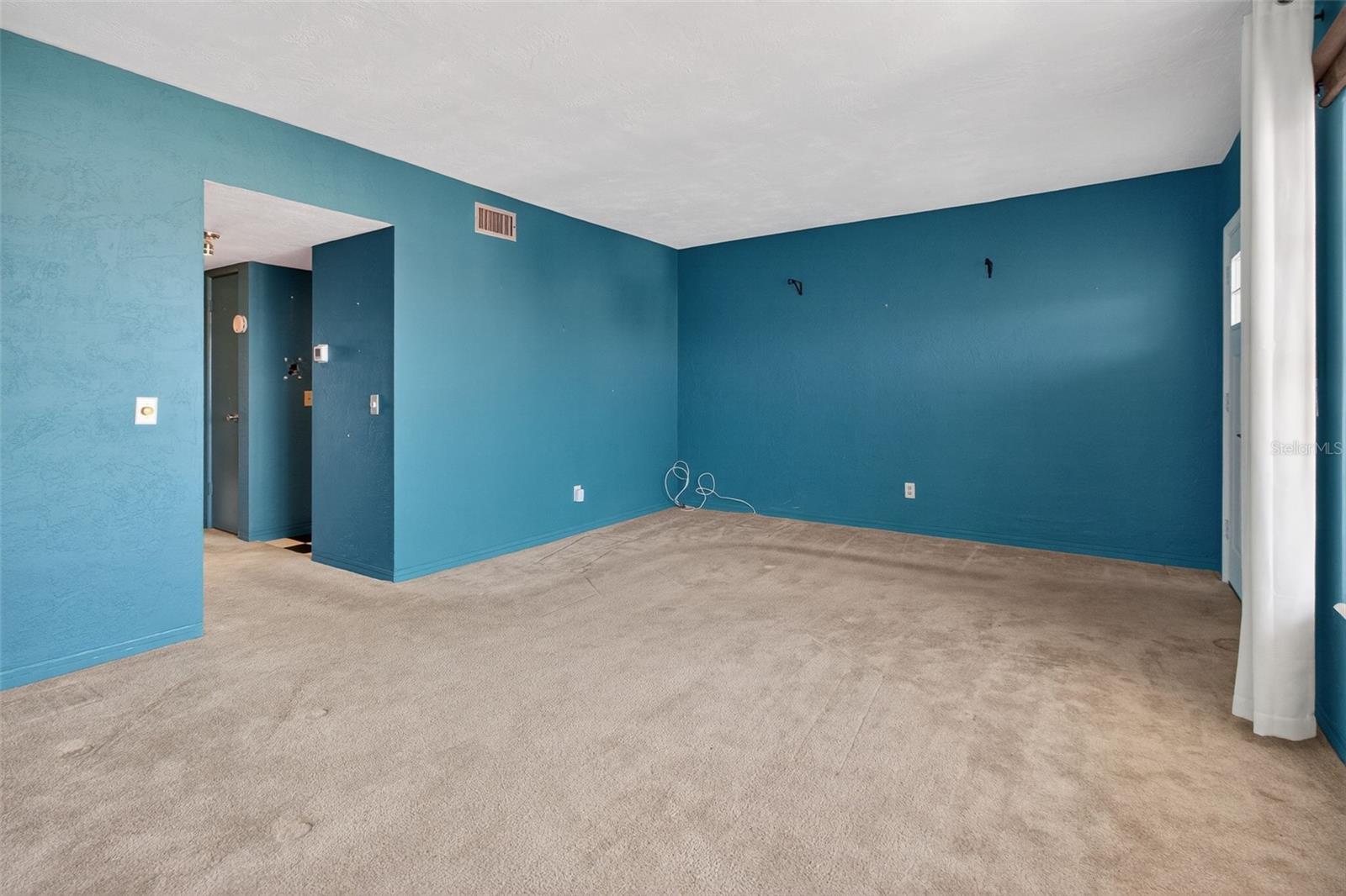 ON TOP OF THE WORLD - Residential