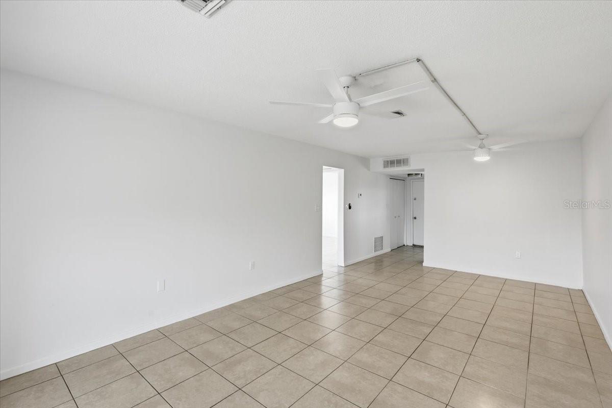 805 W LANCASTER ROAD H109