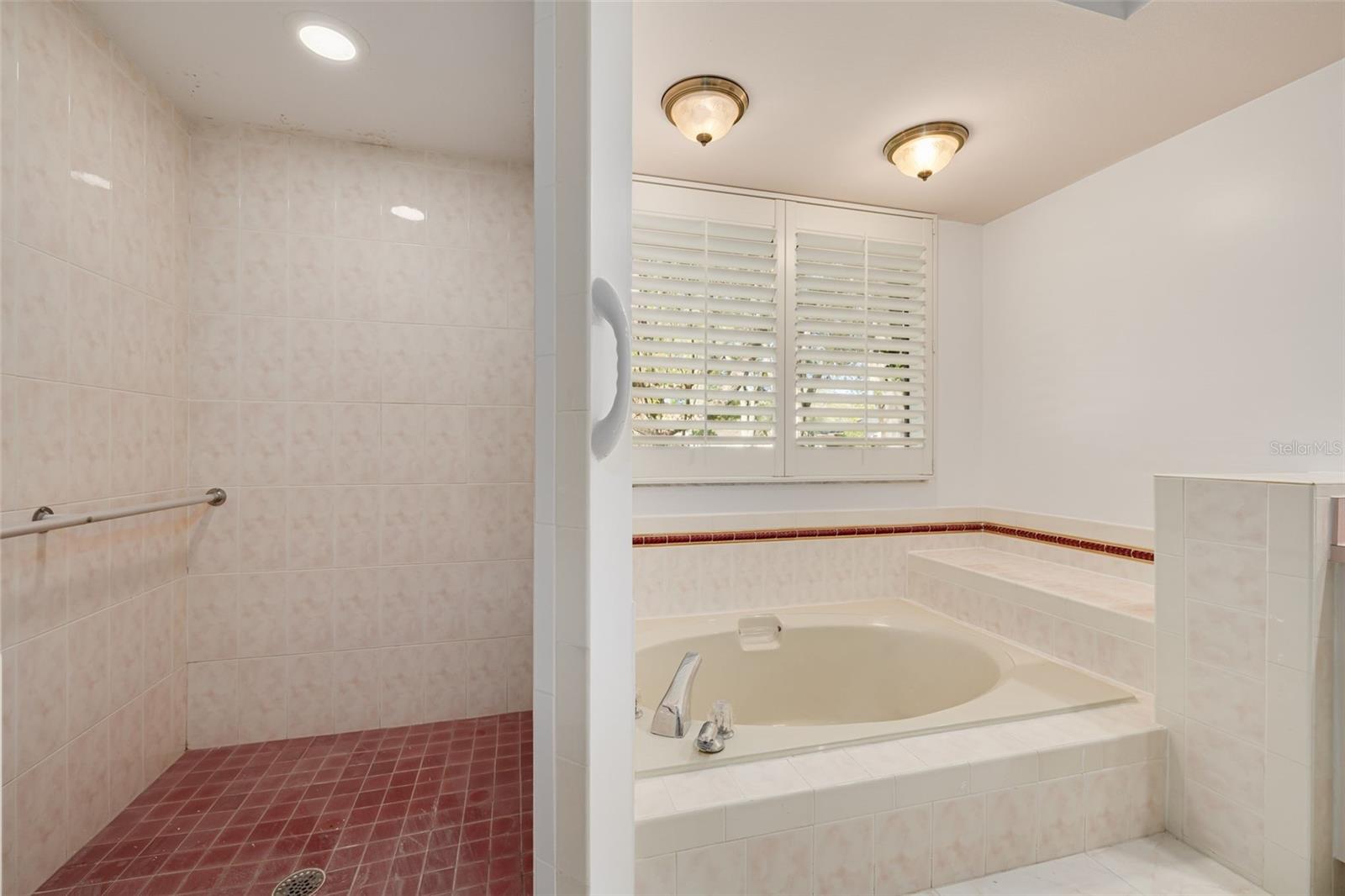 EAST LAKE WOODLANDS - Residential