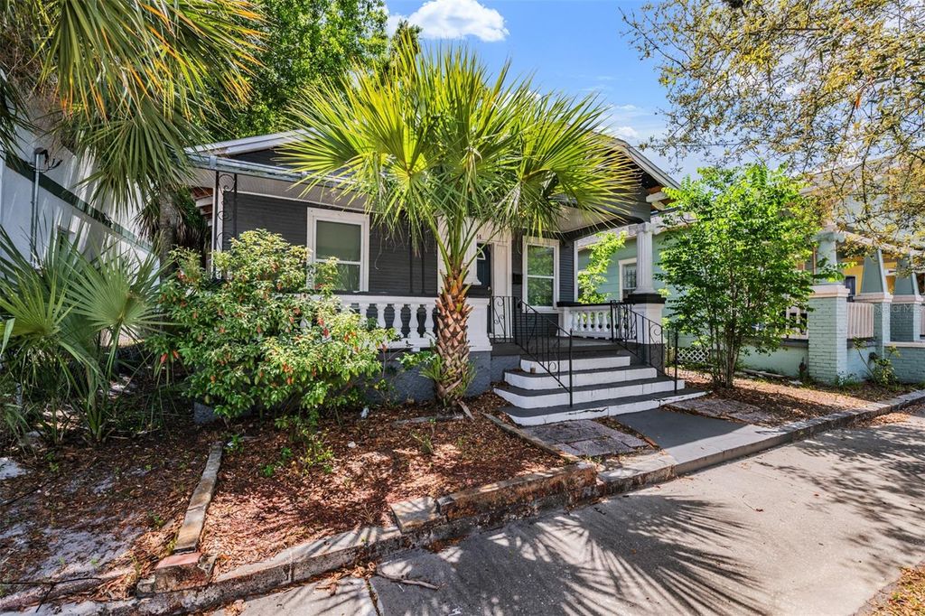 Photo of 2334 W Spruce Street, Tampa, FL 33607 (MLS # TB8492961)