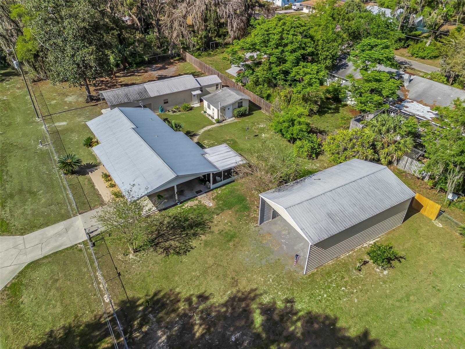 TRACYS PT DEV LAKE PANA - Residential