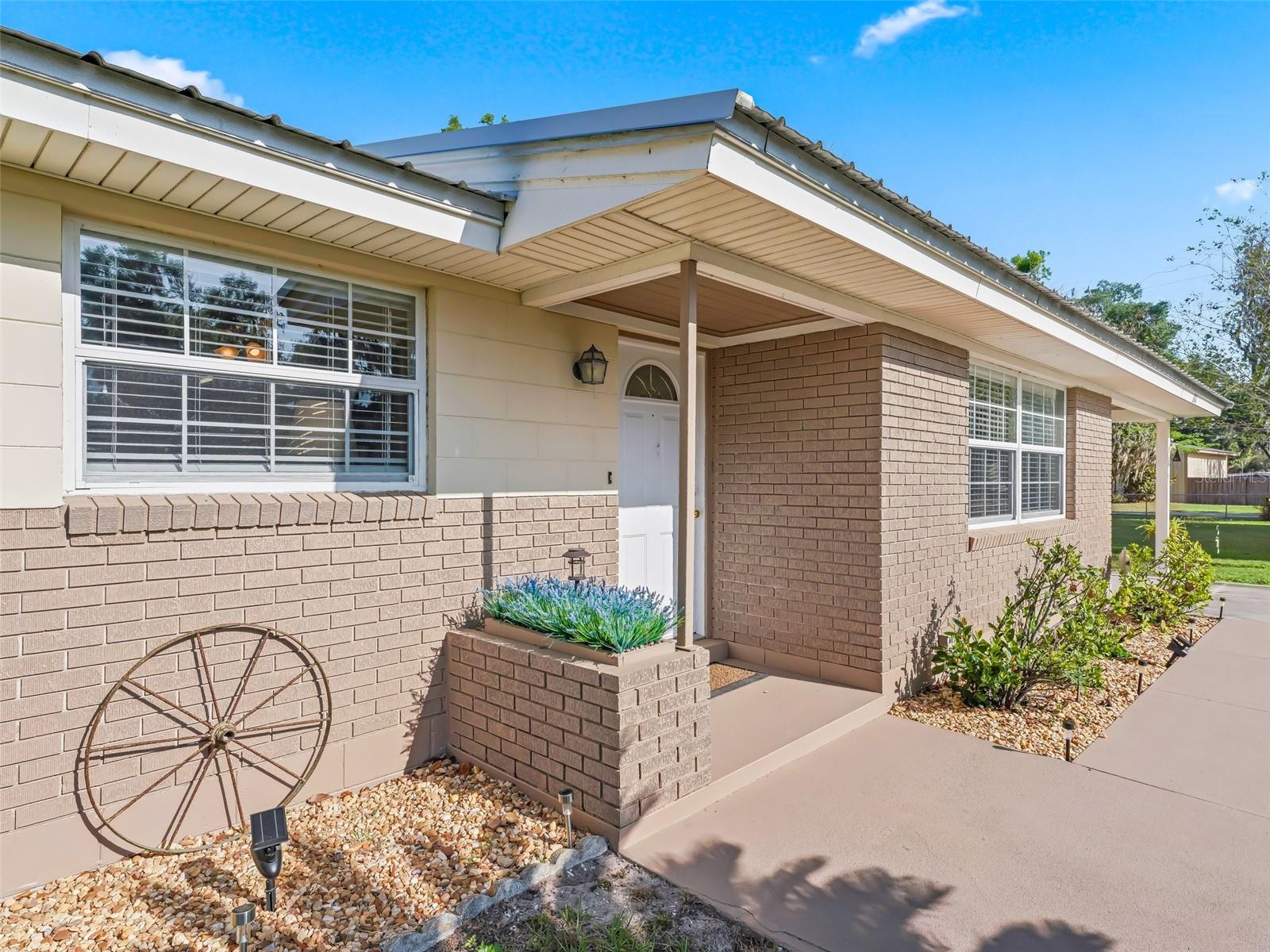 TRACYS PT DEV LAKE PANA - Residential