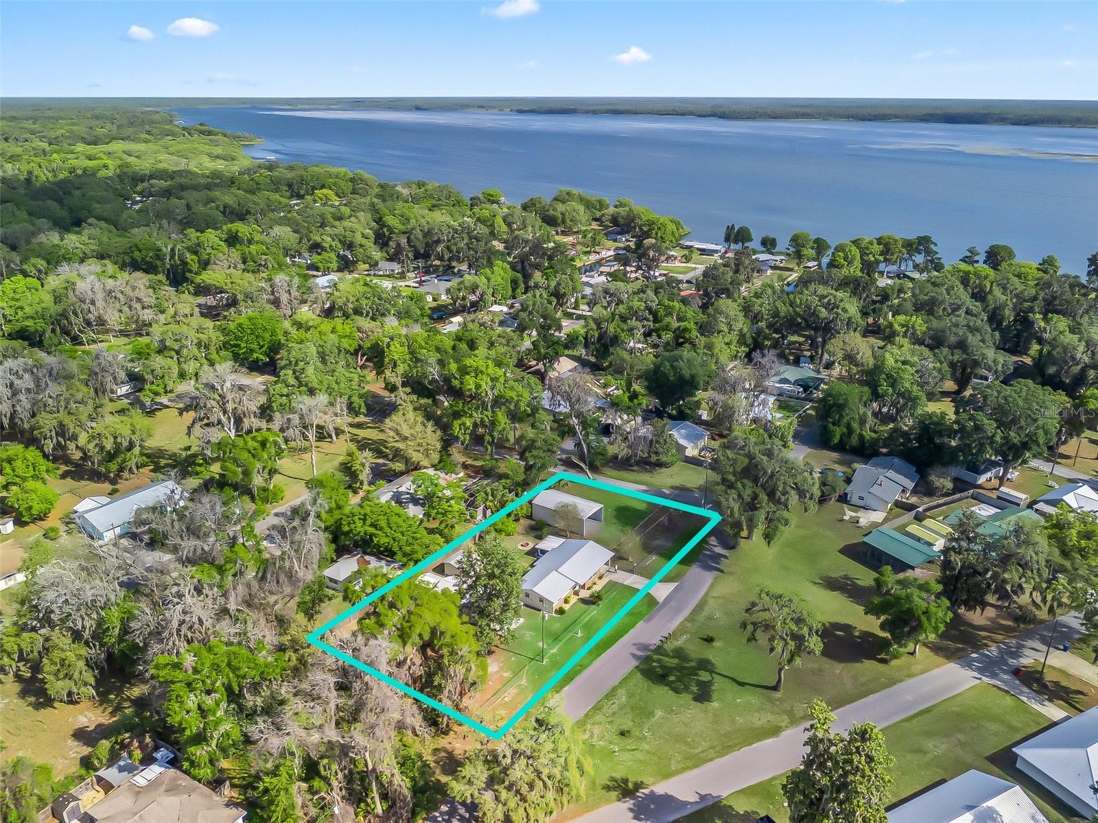 TRACYS PT DEV LAKE PANA - Residential