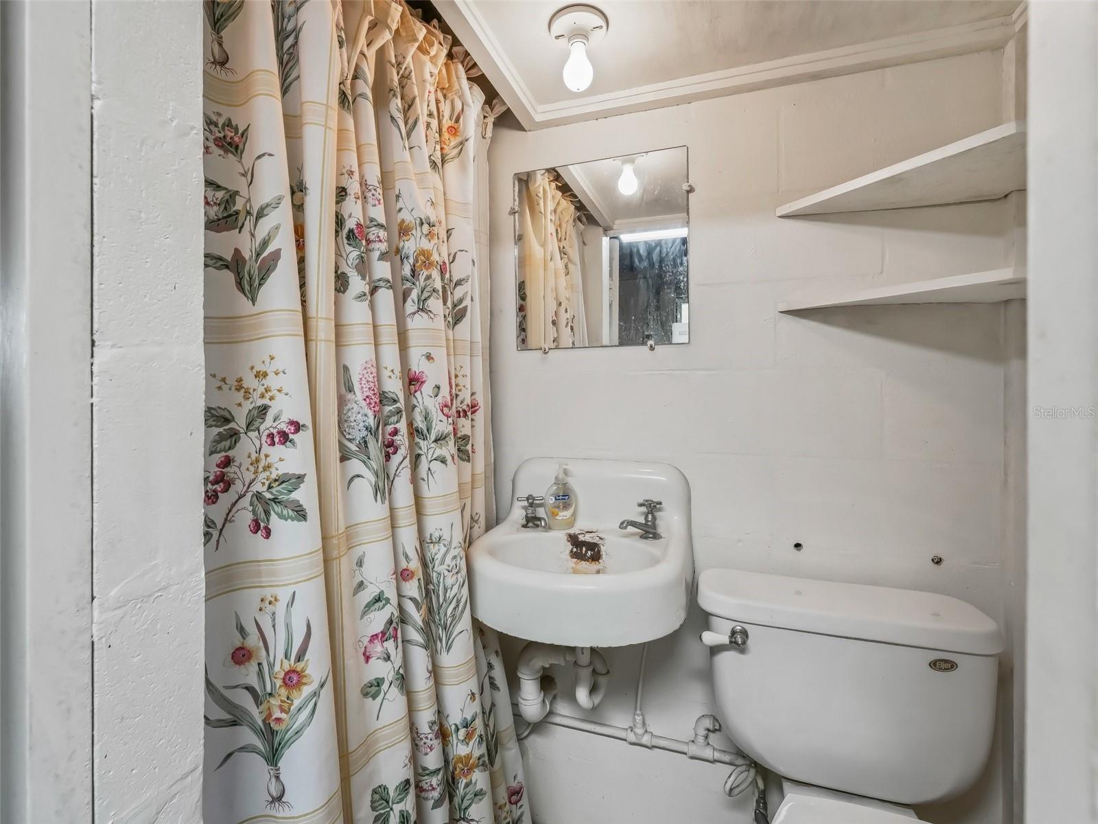 TRACYS PT DEV LAKE PANA - Residential