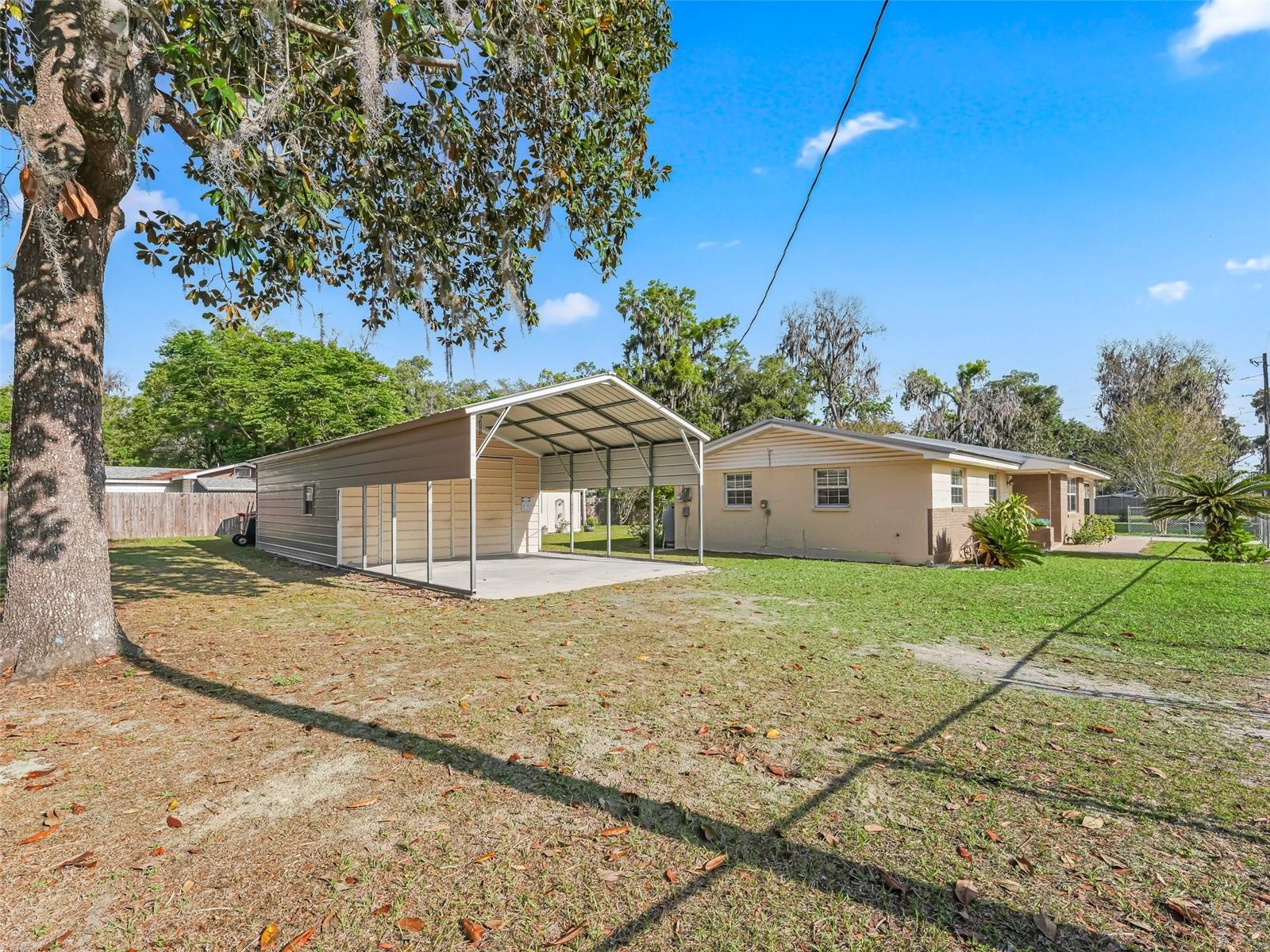 TRACYS PT DEV LAKE PANA - Residential