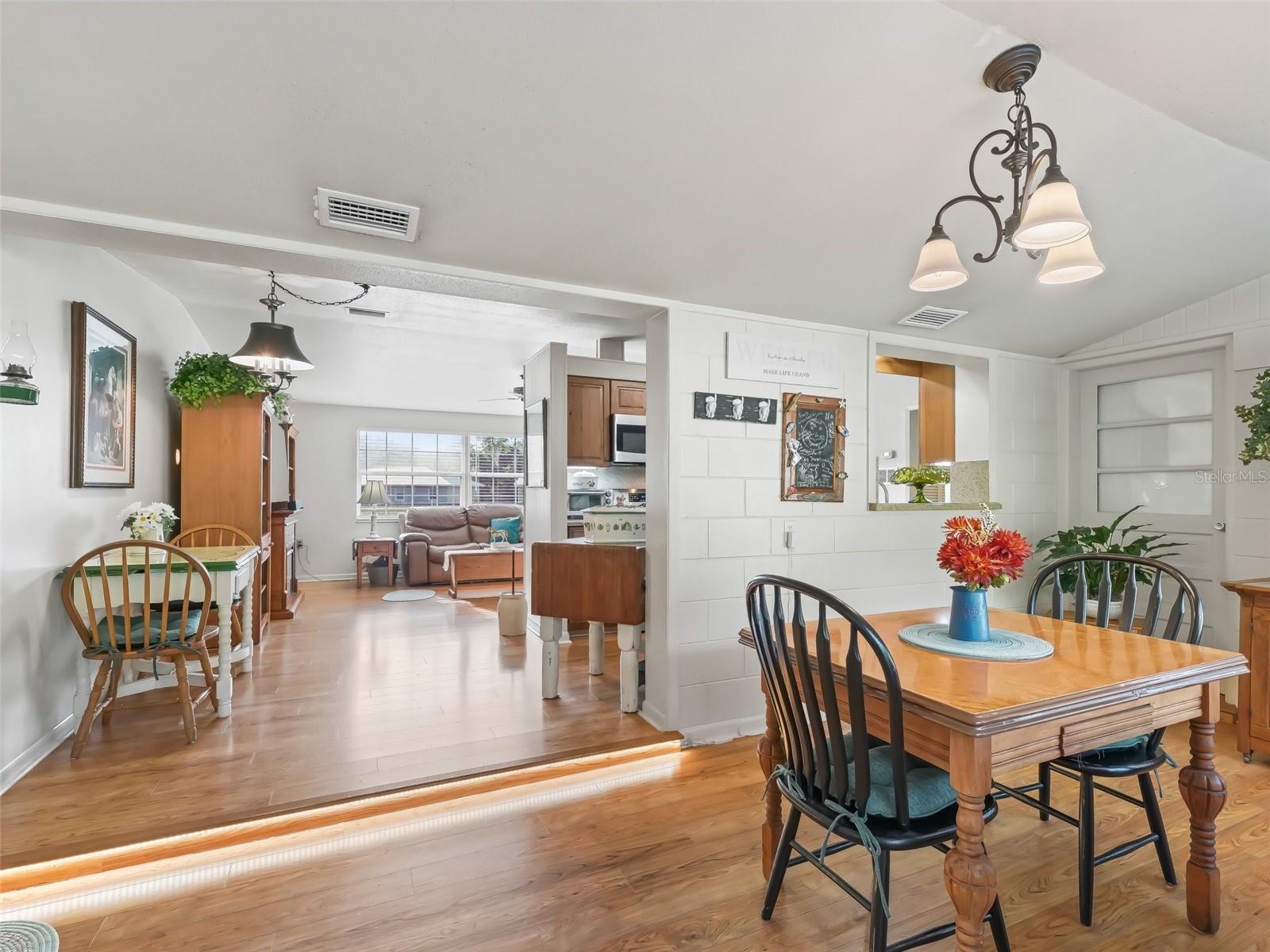 TRACYS PT DEV LAKE PANA - Residential