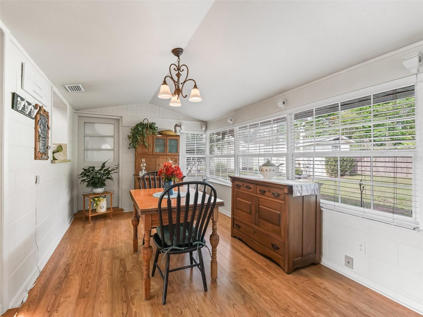 TRACYS PT DEV LAKE PANA - Residential