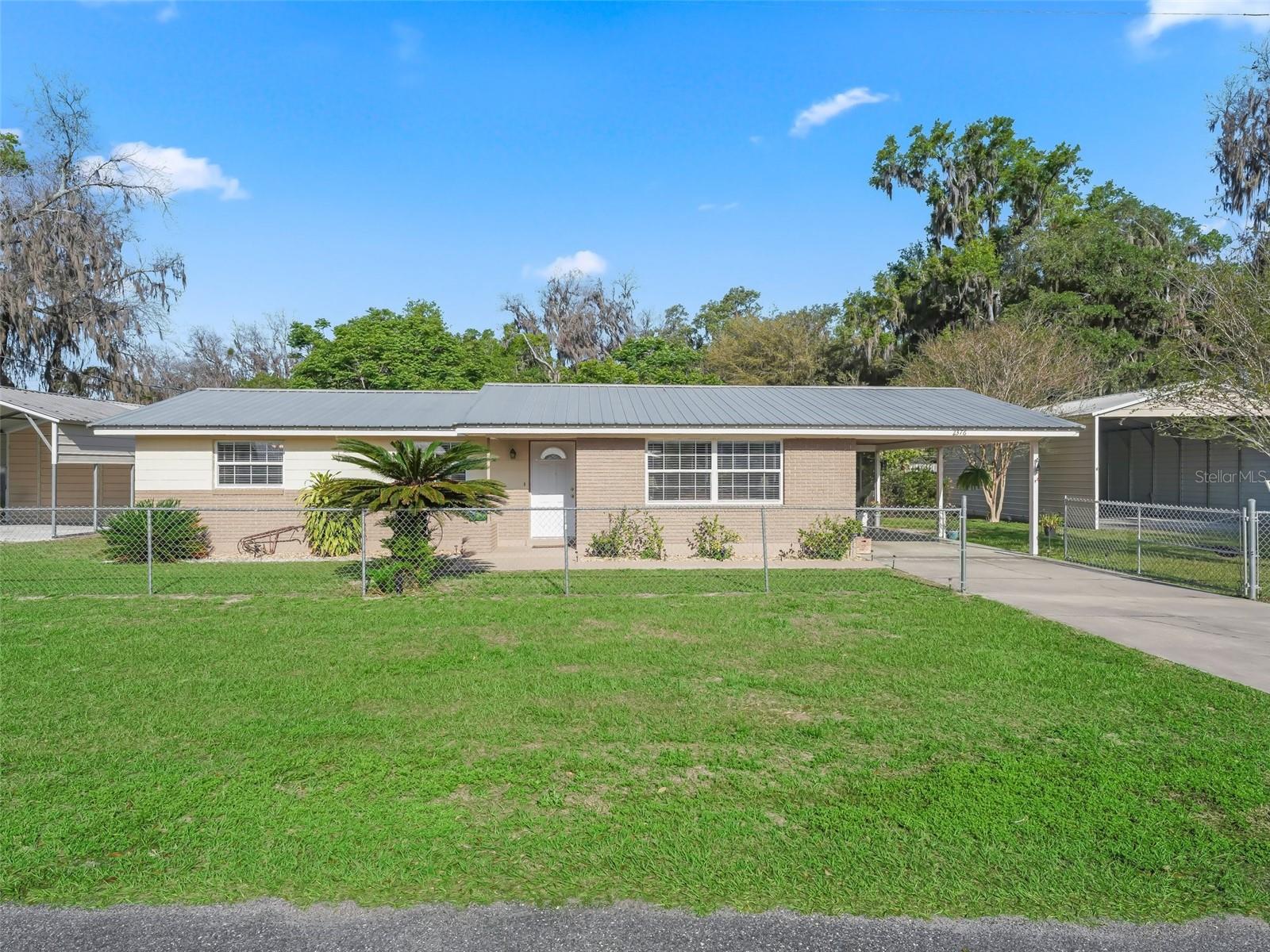 TRACYS PT DEV LAKE PANA - Residential