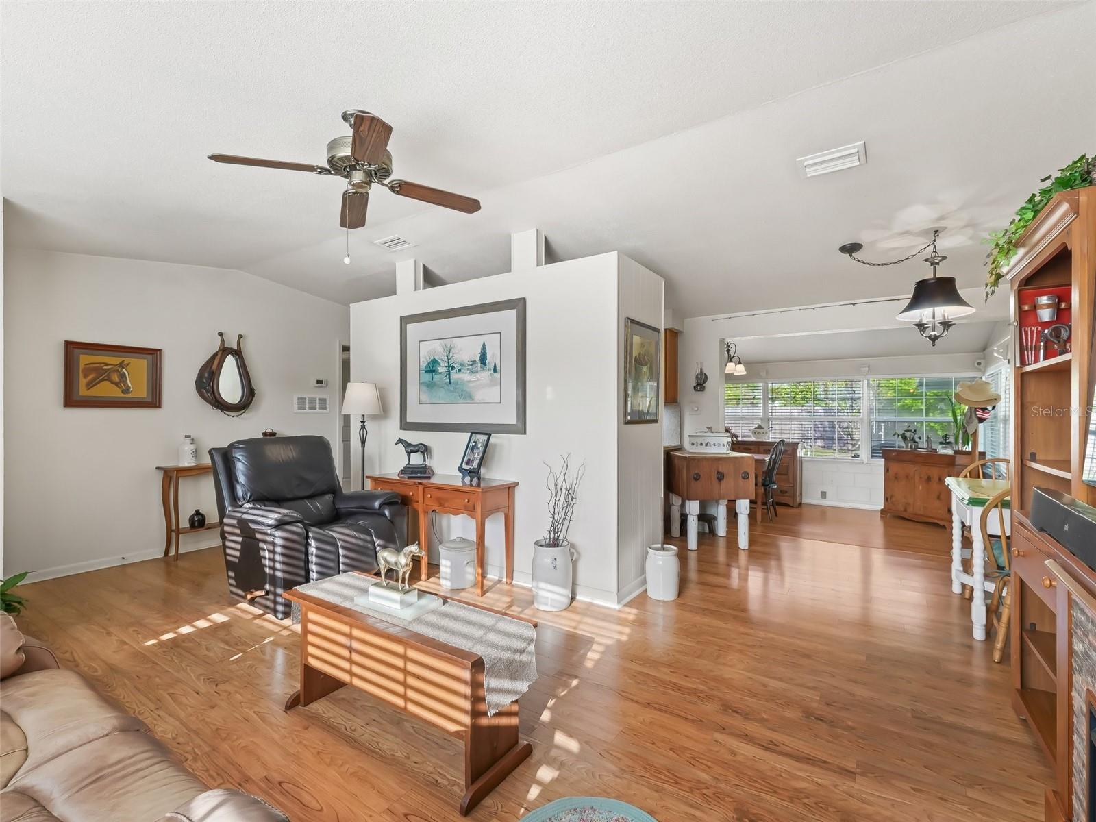 TRACYS PT DEV LAKE PANA - Residential