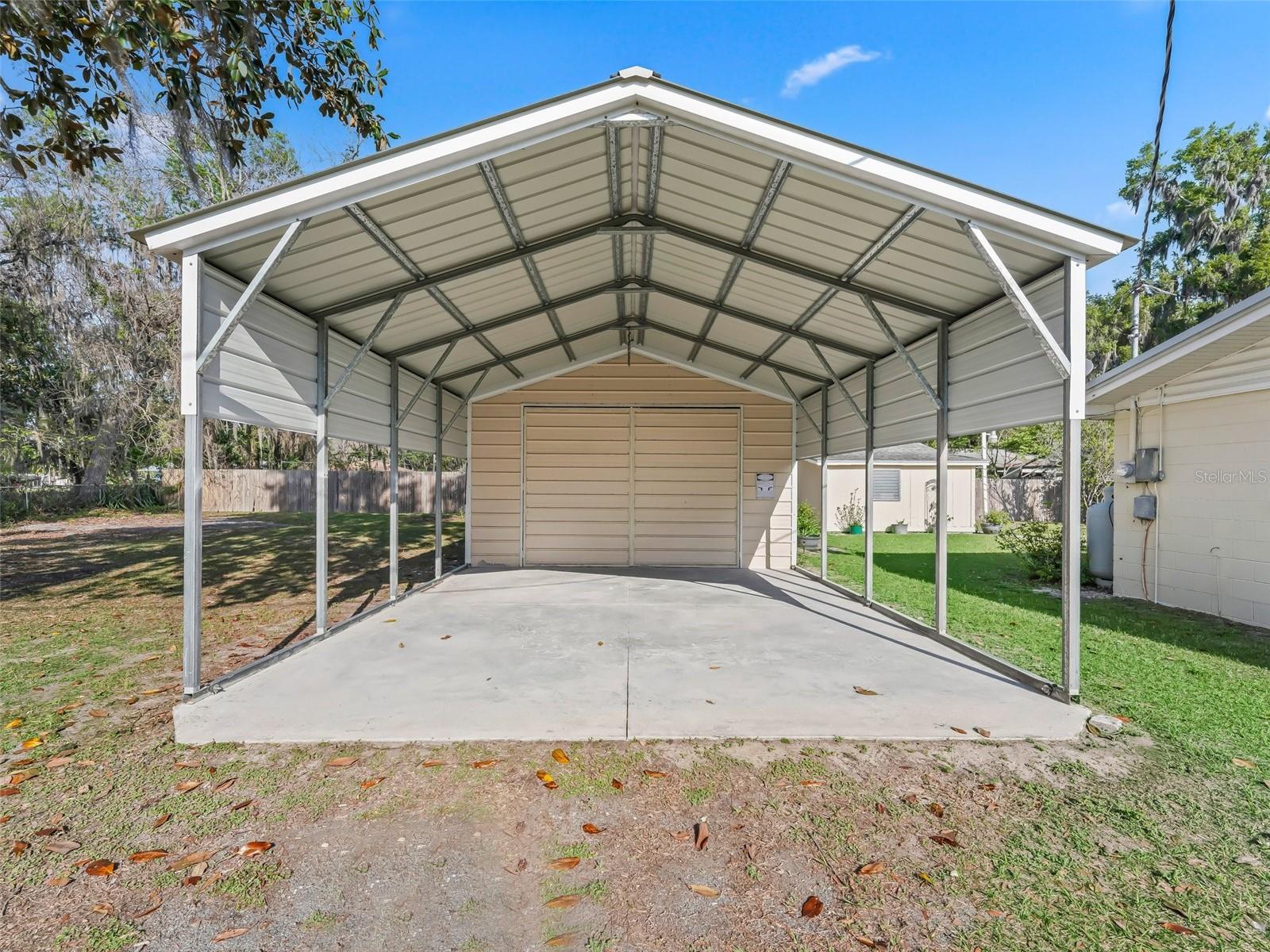 TRACYS PT DEV LAKE PANA - Residential