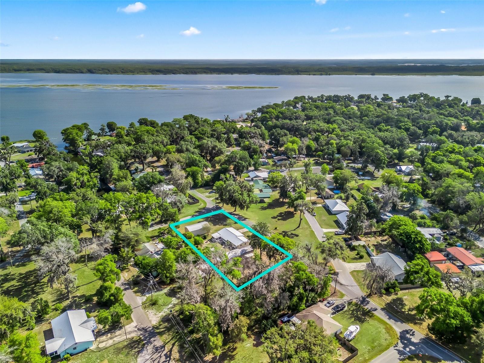 TRACYS PT DEV LAKE PANA - Residential