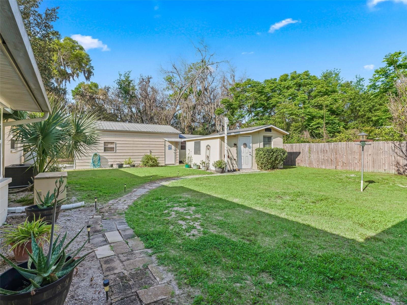 TRACYS PT DEV LAKE PANA - Residential