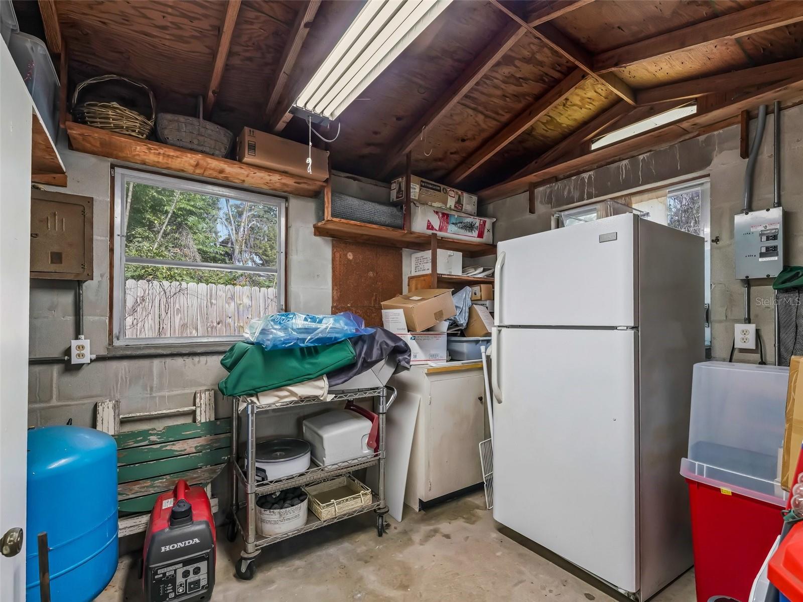 TRACYS PT DEV LAKE PANA - Residential