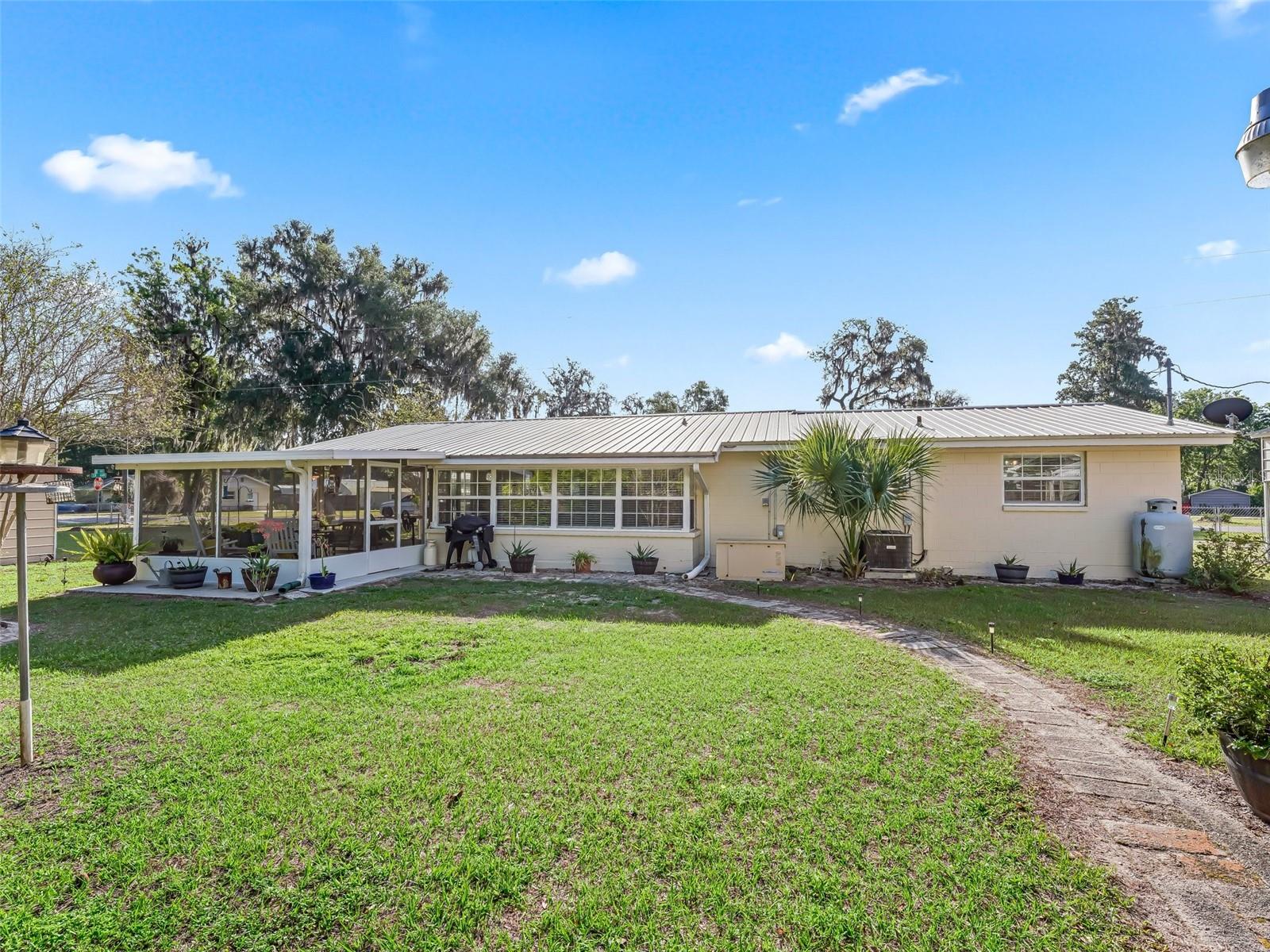 TRACYS PT DEV LAKE PANA - Residential