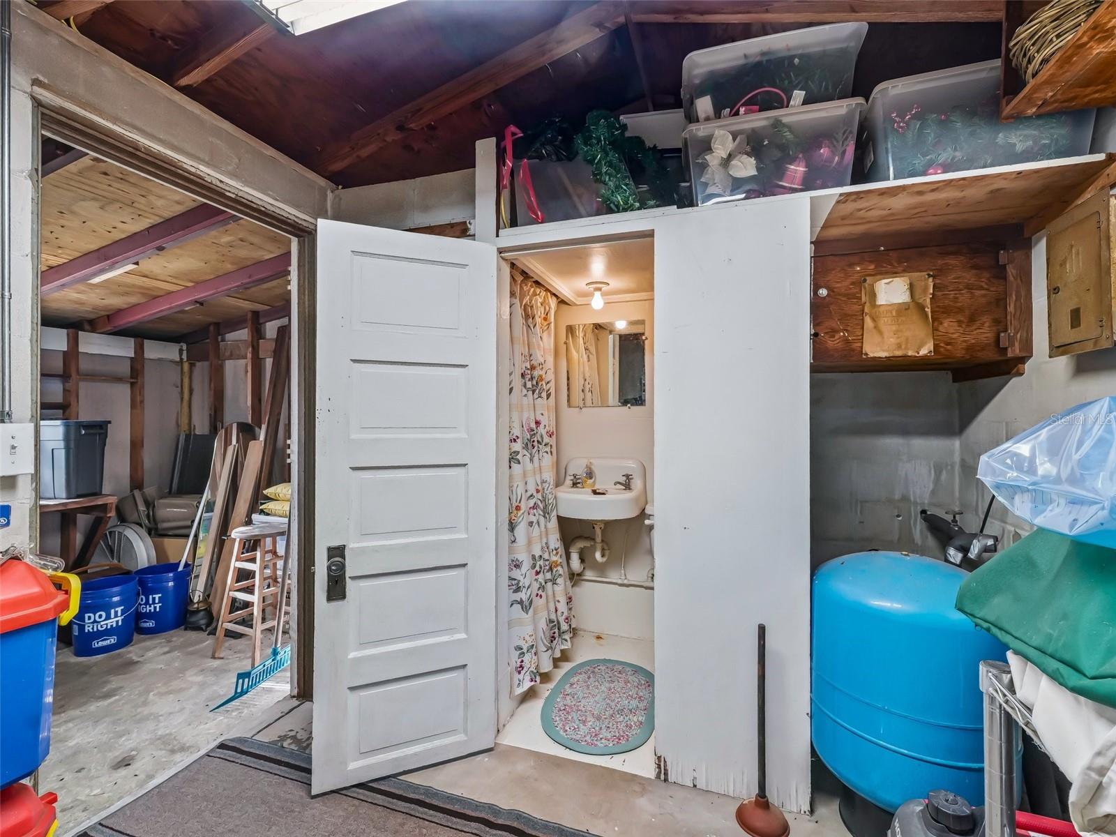 TRACYS PT DEV LAKE PANA - Residential