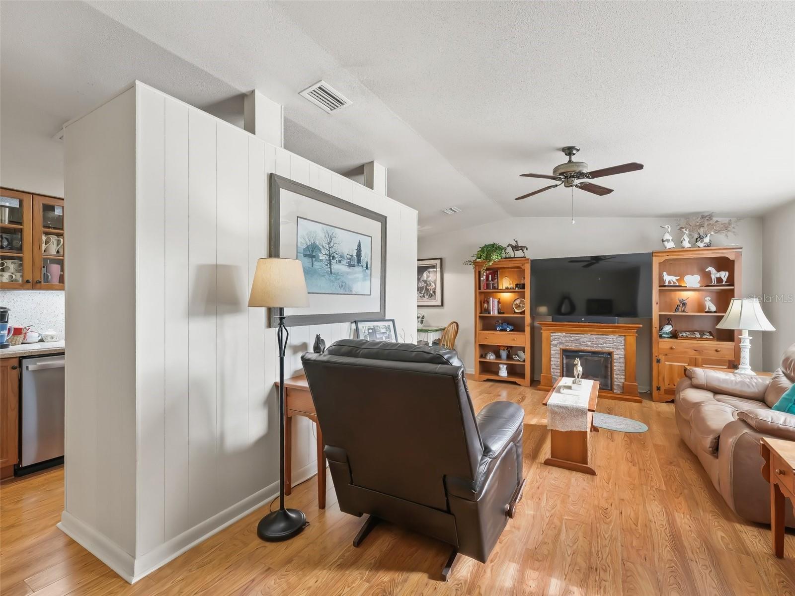 TRACYS PT DEV LAKE PANA - Residential