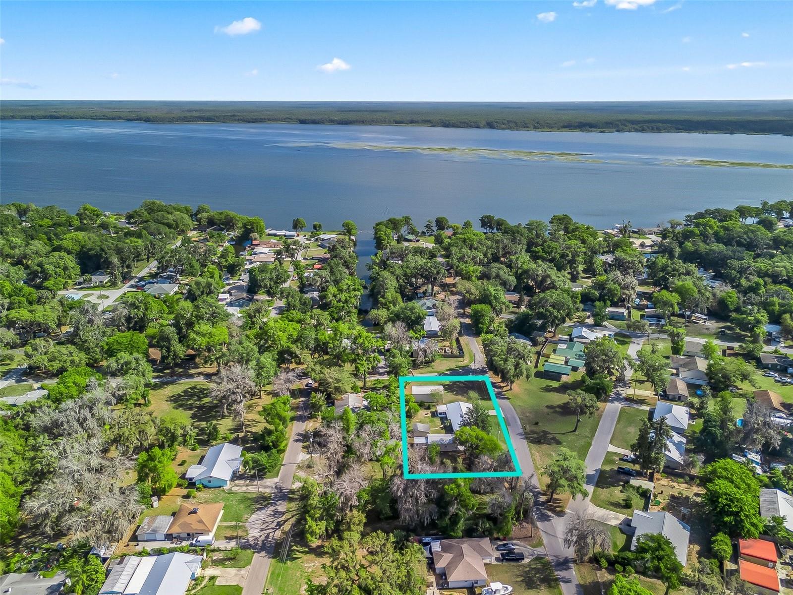 TRACYS PT DEV LAKE PANA - Residential