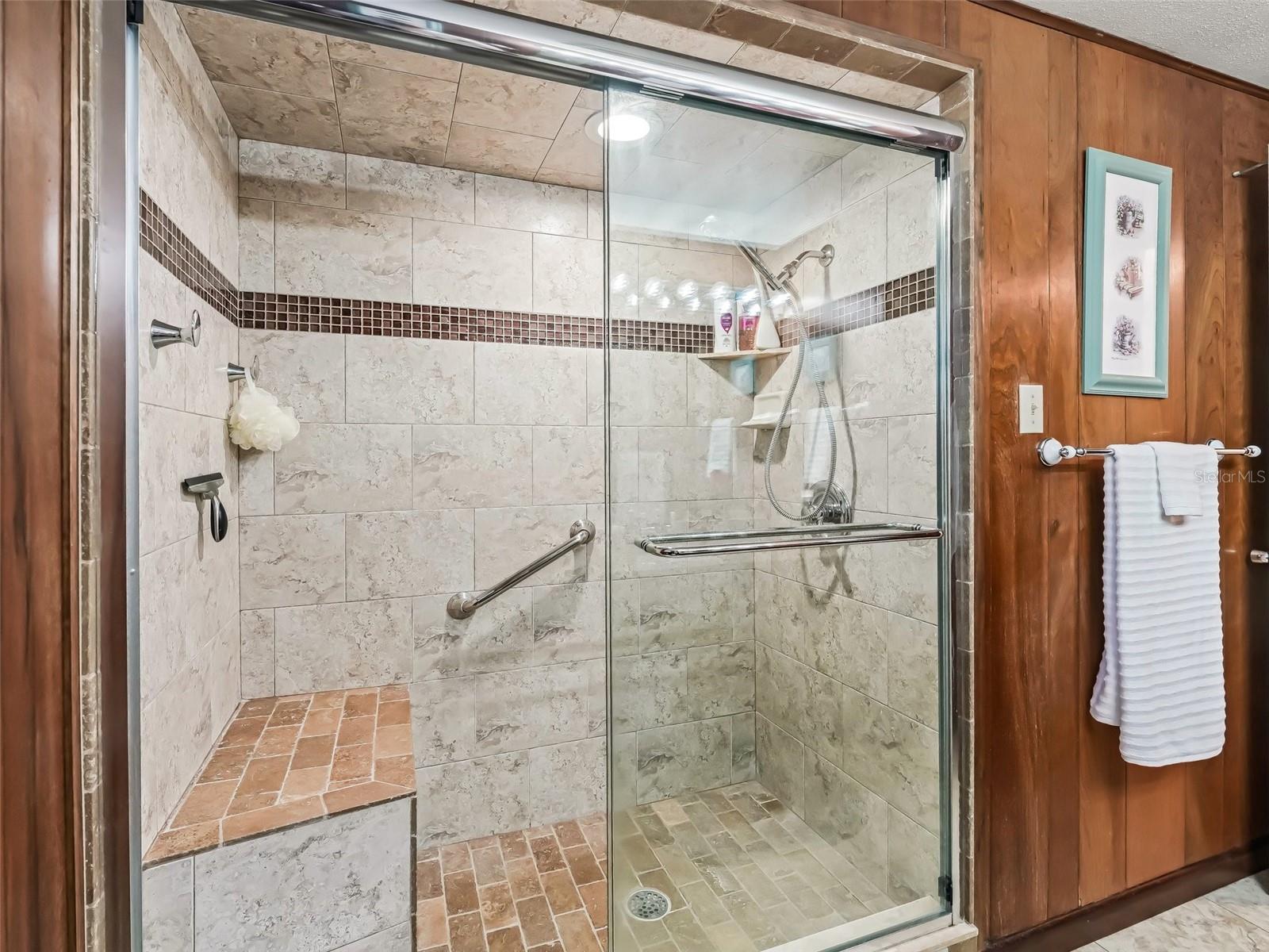 TRACYS PT DEV LAKE PANA - Residential