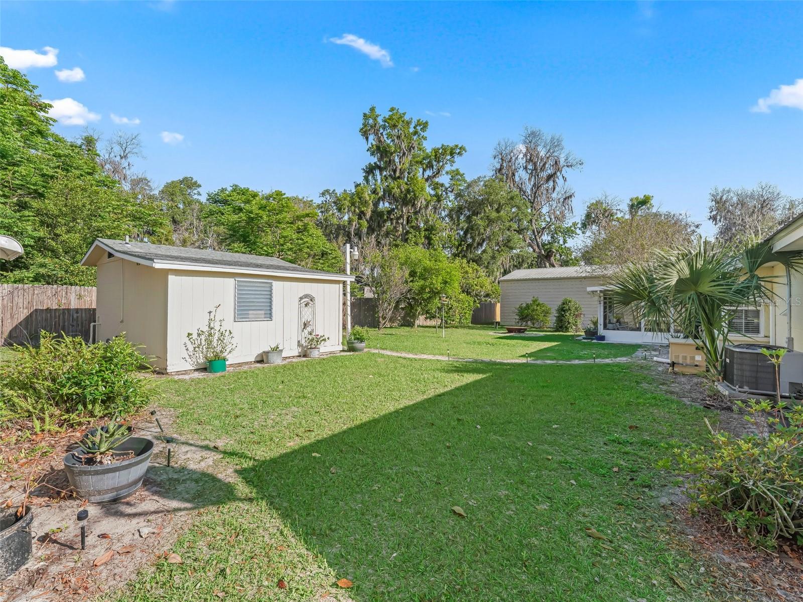 TRACYS PT DEV LAKE PANA - Residential